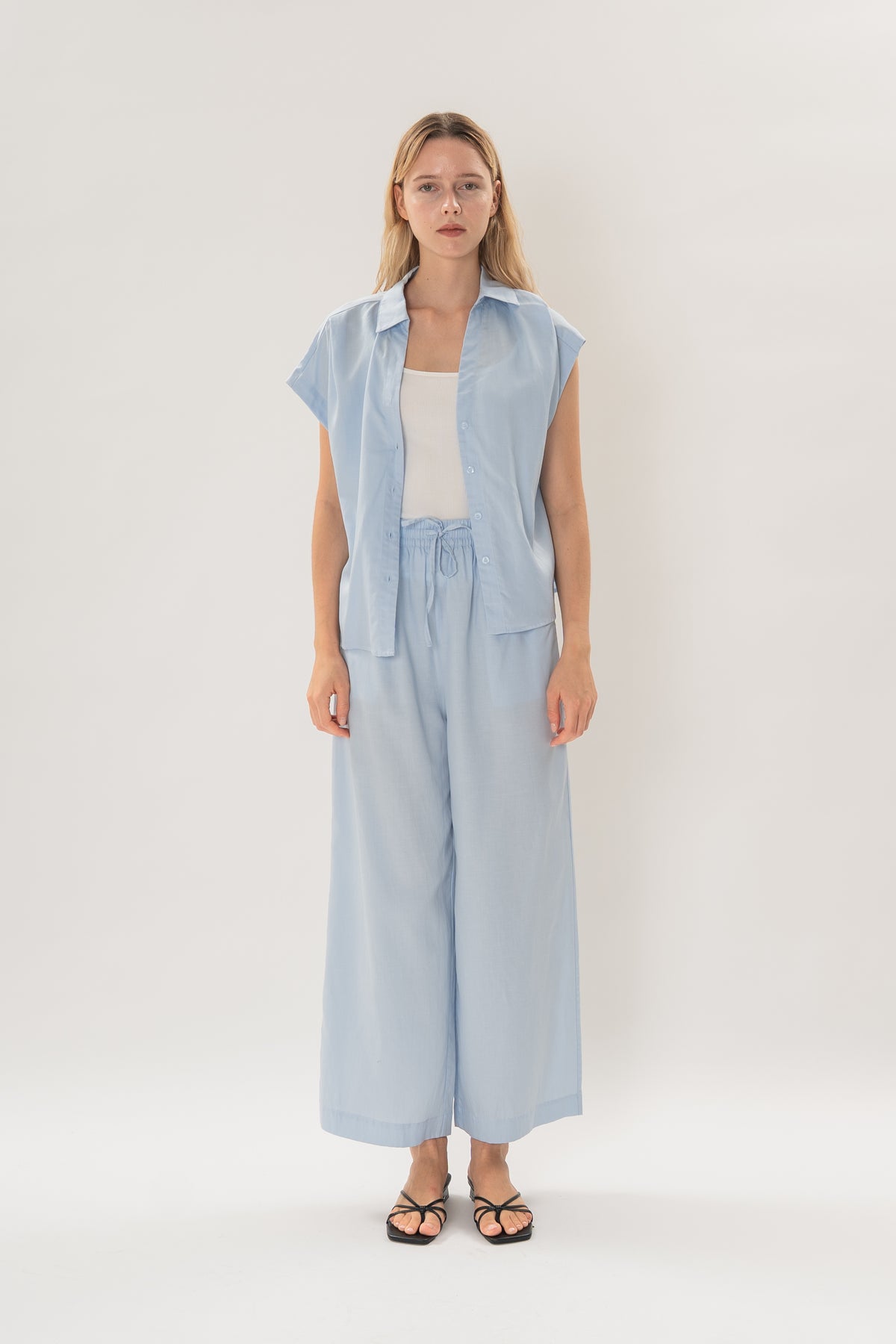 Linen Relaxed Straight-Leg Pants in Mist Blue