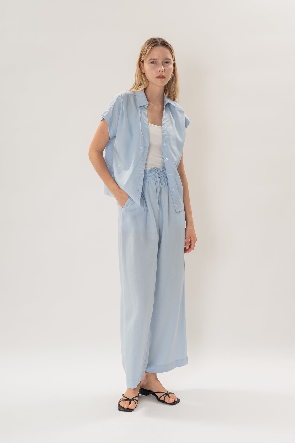 Linen Relaxed Straight-Leg Pants in Mist Blue