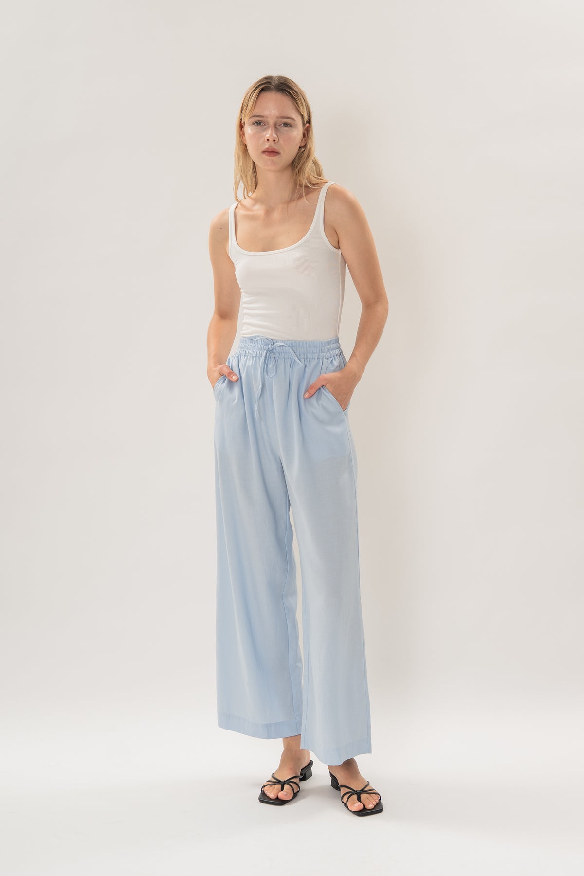 Linen Relaxed Straight-Leg Pants in Mist Blue