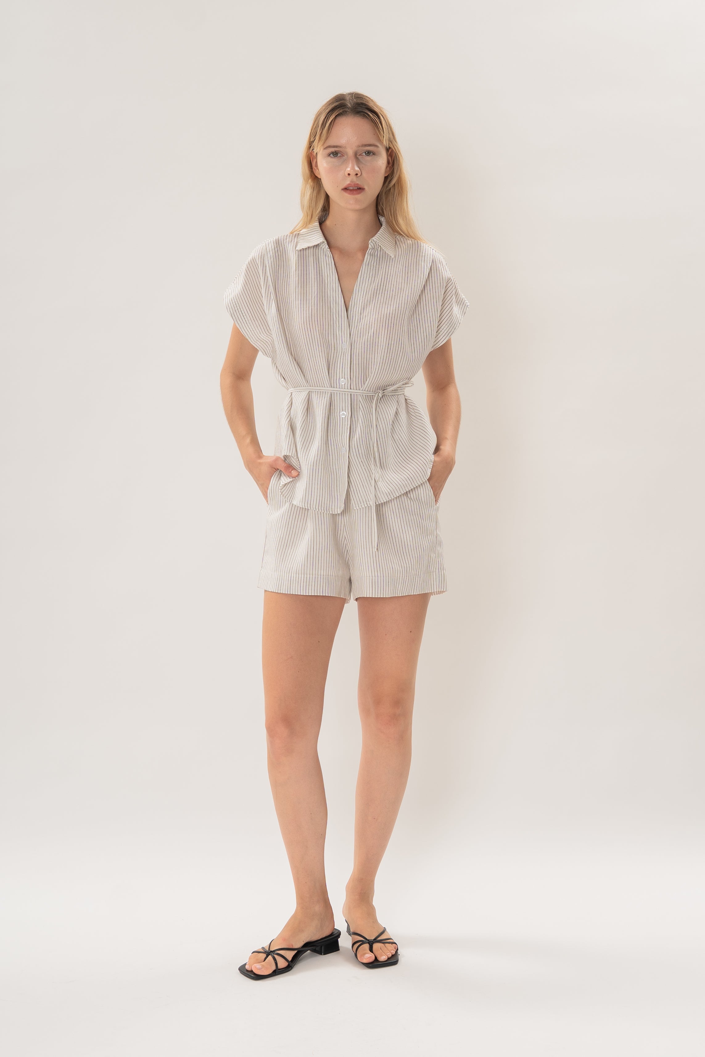 Linen Relaxed Gathered Waist Shorts in White Stripes
