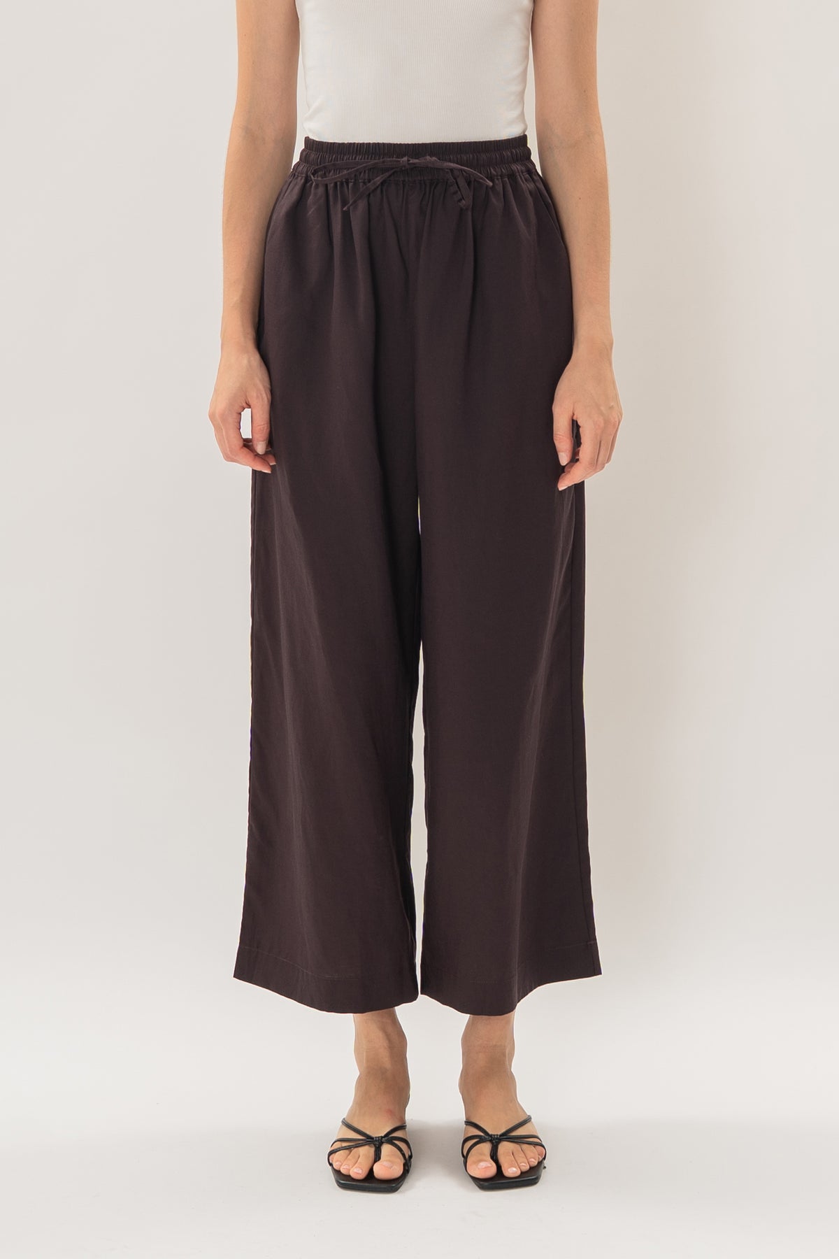 Petite Linen Relaxed Straight-Leg Pants in Deep Umber