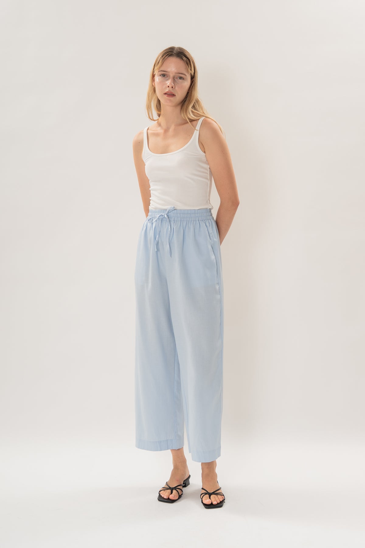 Petite Linen Relaxed Straight-Leg Pants in MIst Blue