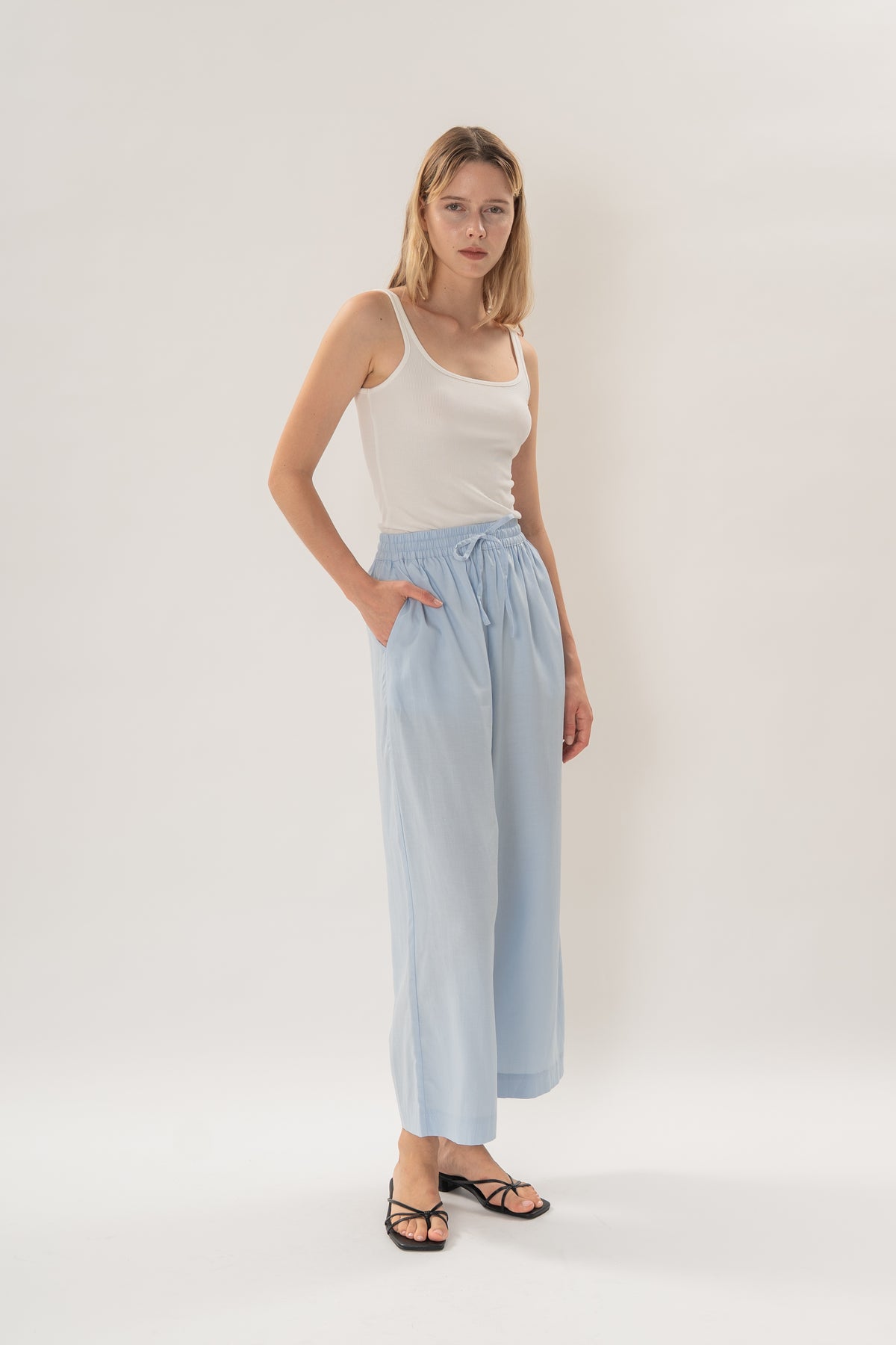 Petite Linen Relaxed Straight-Leg Pants in MIst Blue
