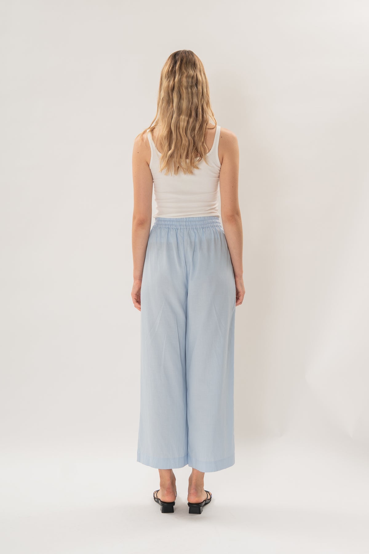 Petite Linen Relaxed Straight-Leg Pants in MIst Blue