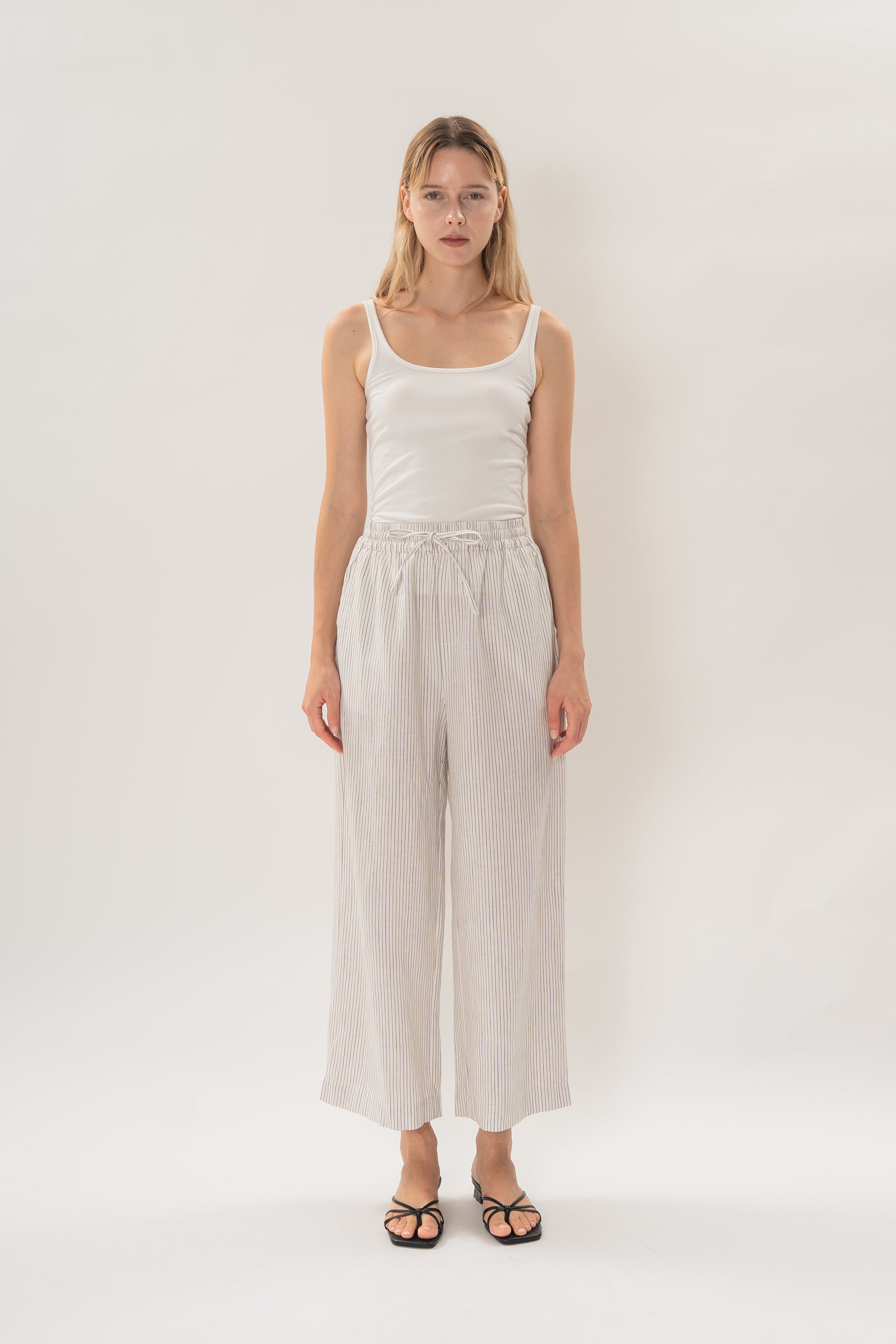 Petite Linen Relaxed Straight-Leg Pants in White Stripes