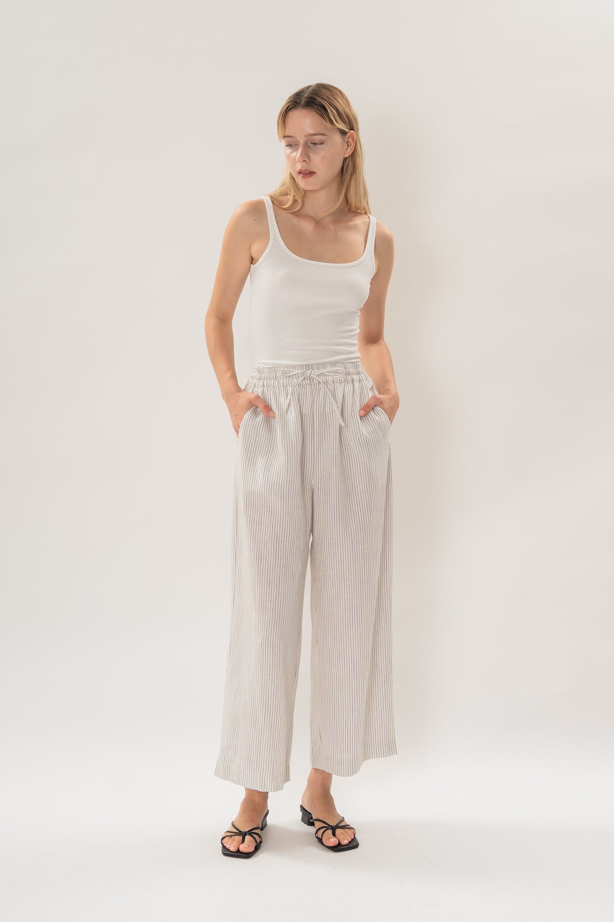 Petite Linen Relaxed Straight-Leg Pants in White Stripes