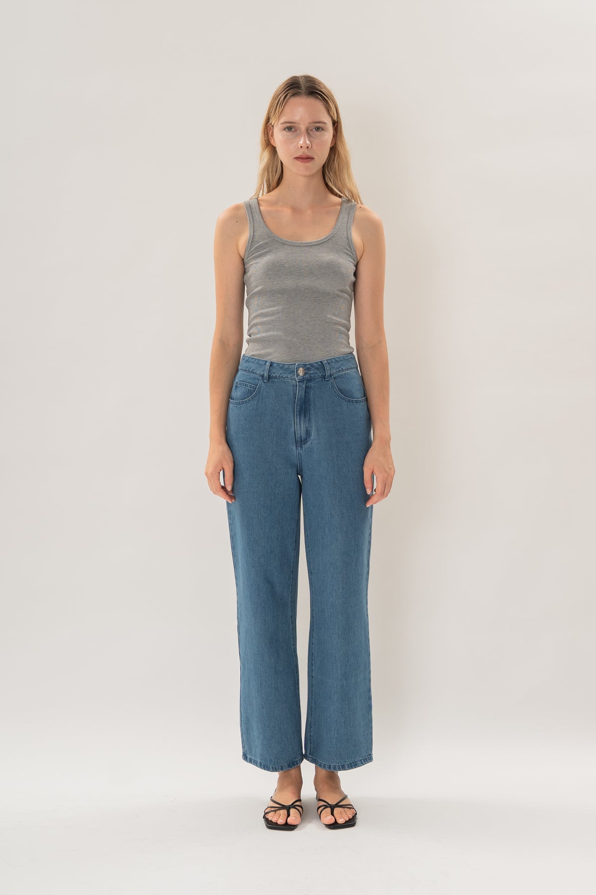Studios Classic Straight Cut Jeans in Mid Blue Wash