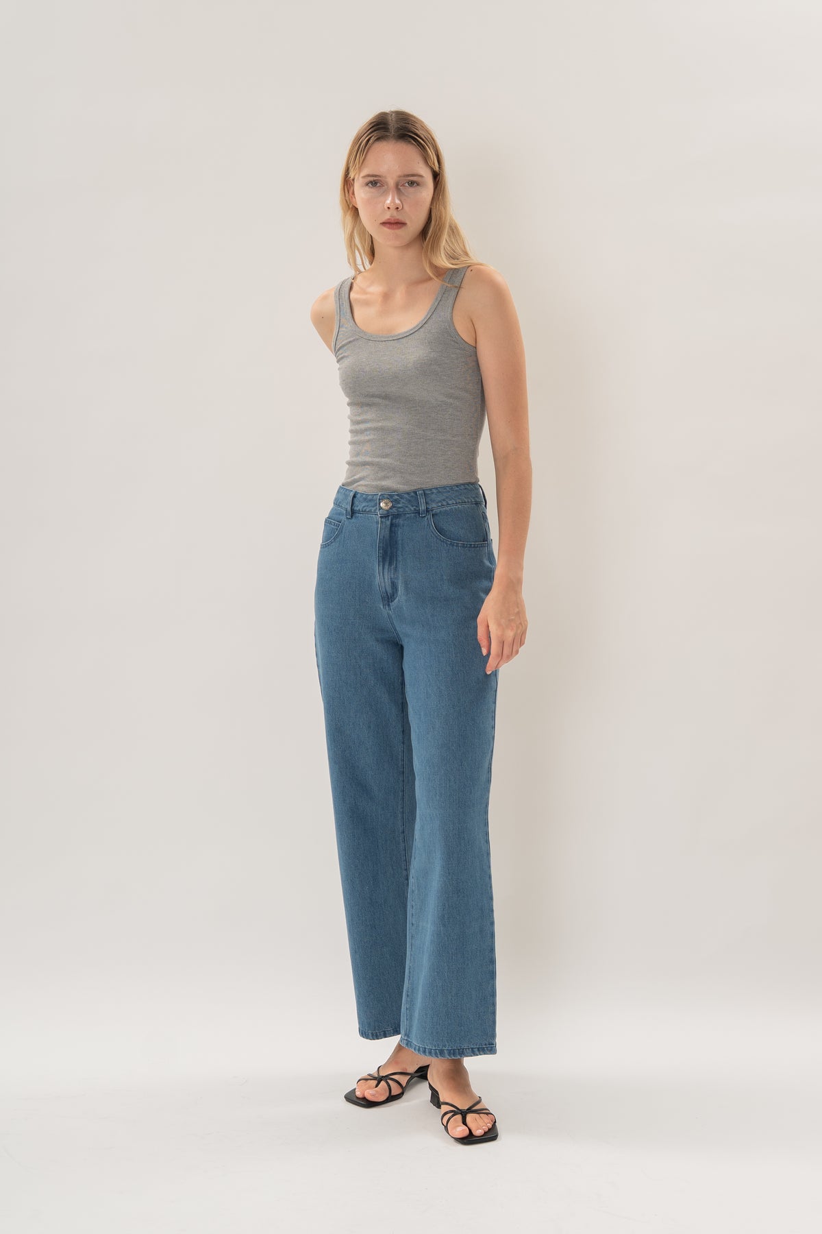 Studios Classic Straight Cut Jeans in Mid Blue Wash