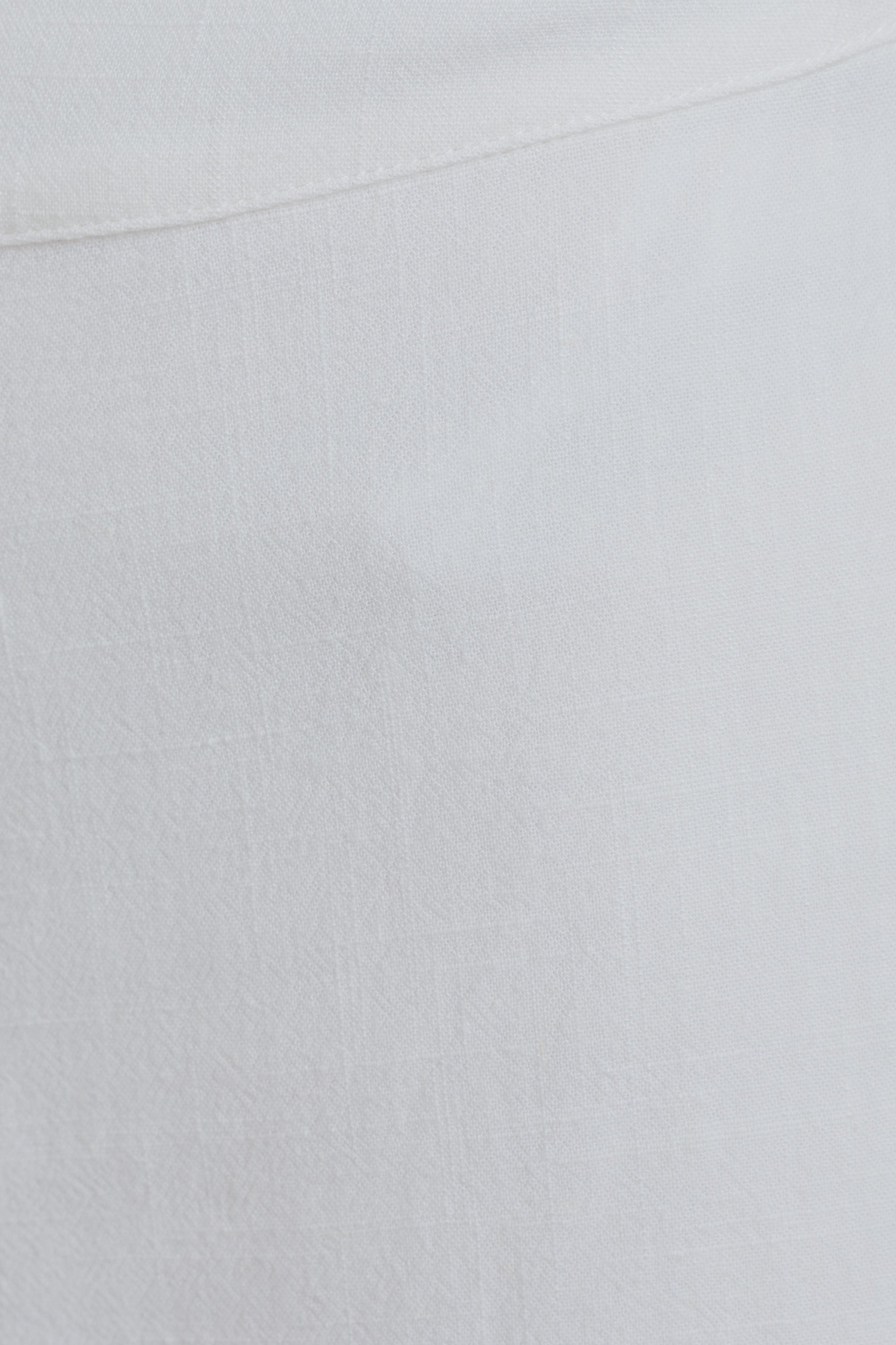 Linen Shorts in White