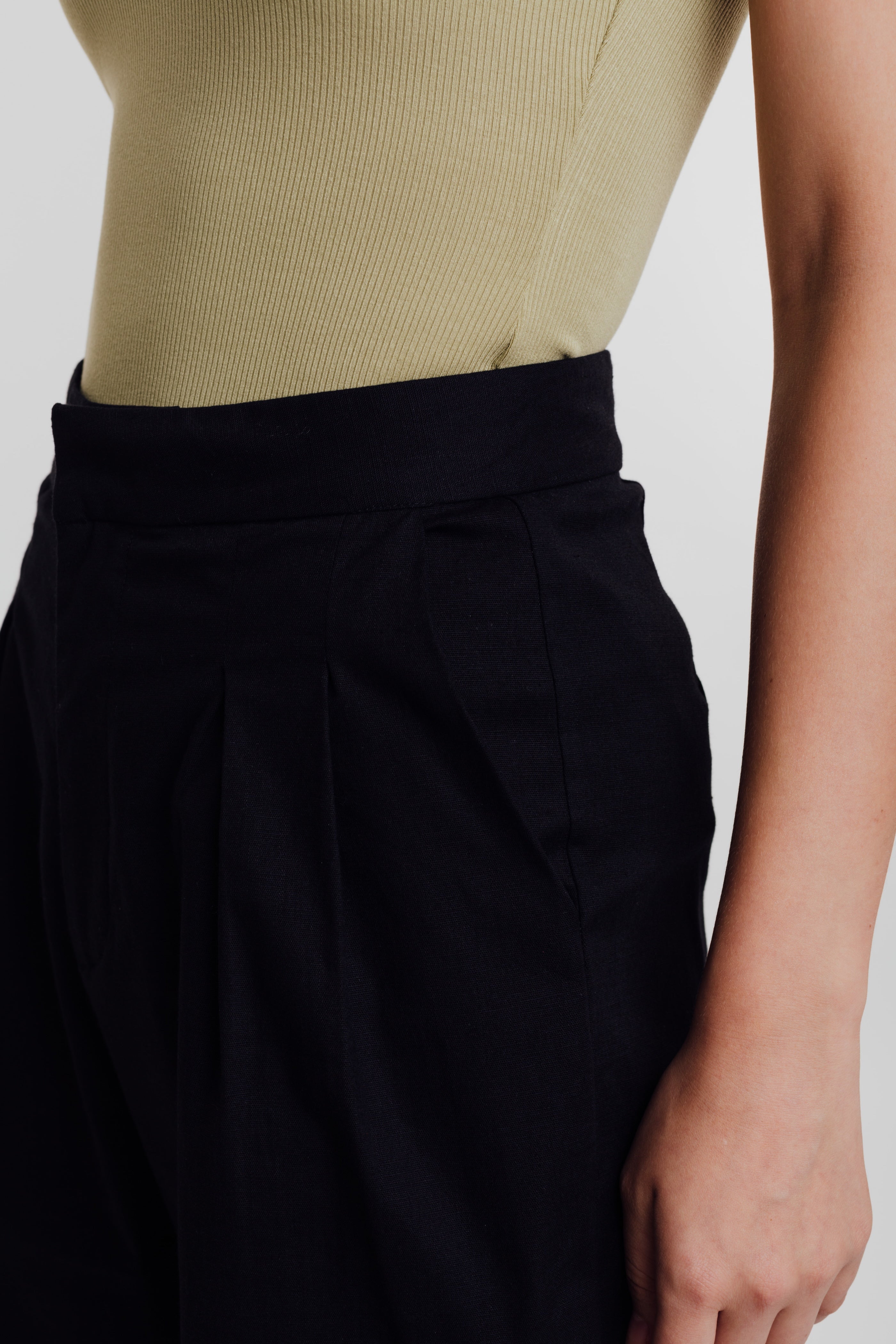 Linen Pants in Black (Sale)