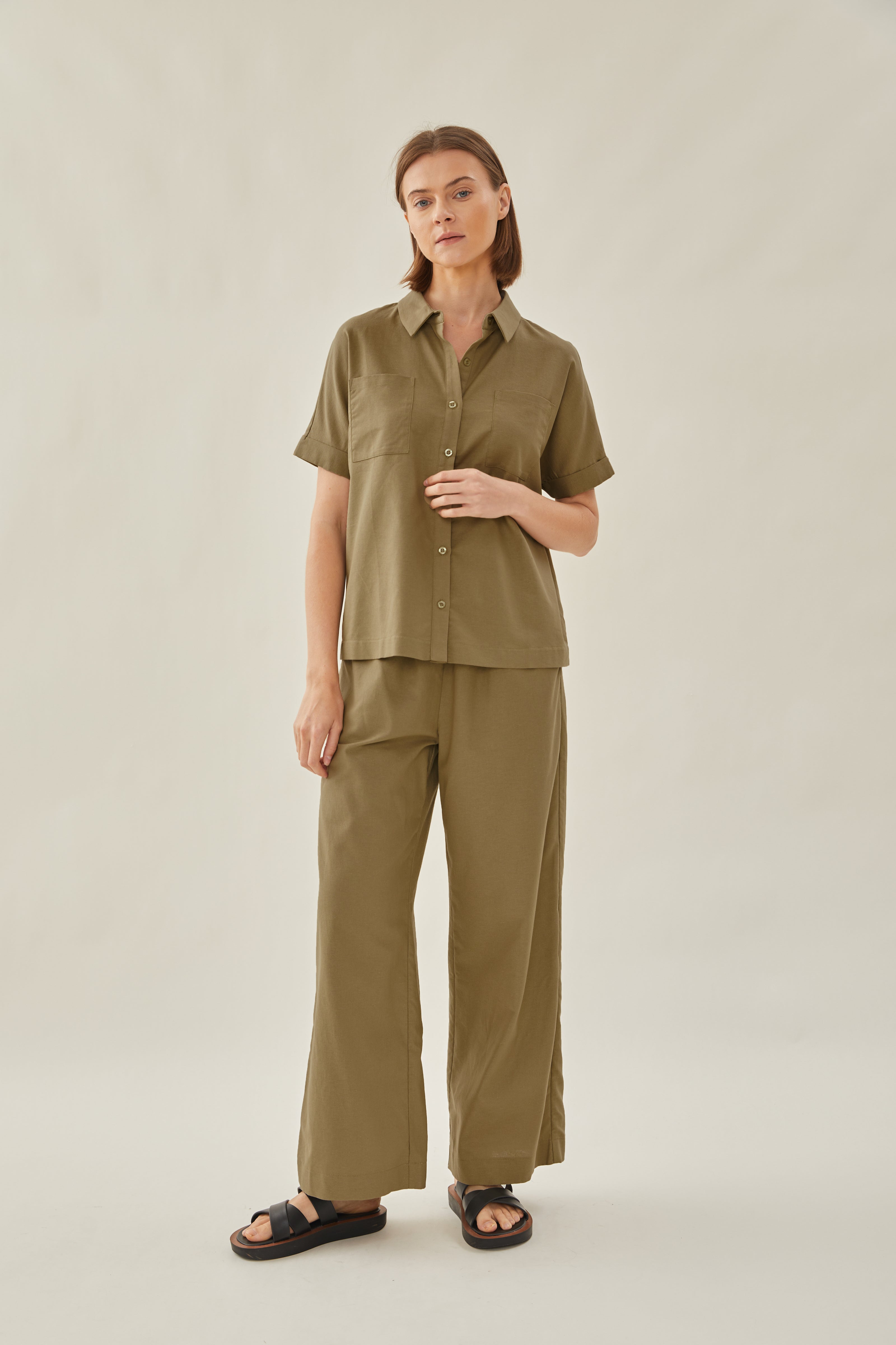 Cotton Short Sleeved Shirt in Moss