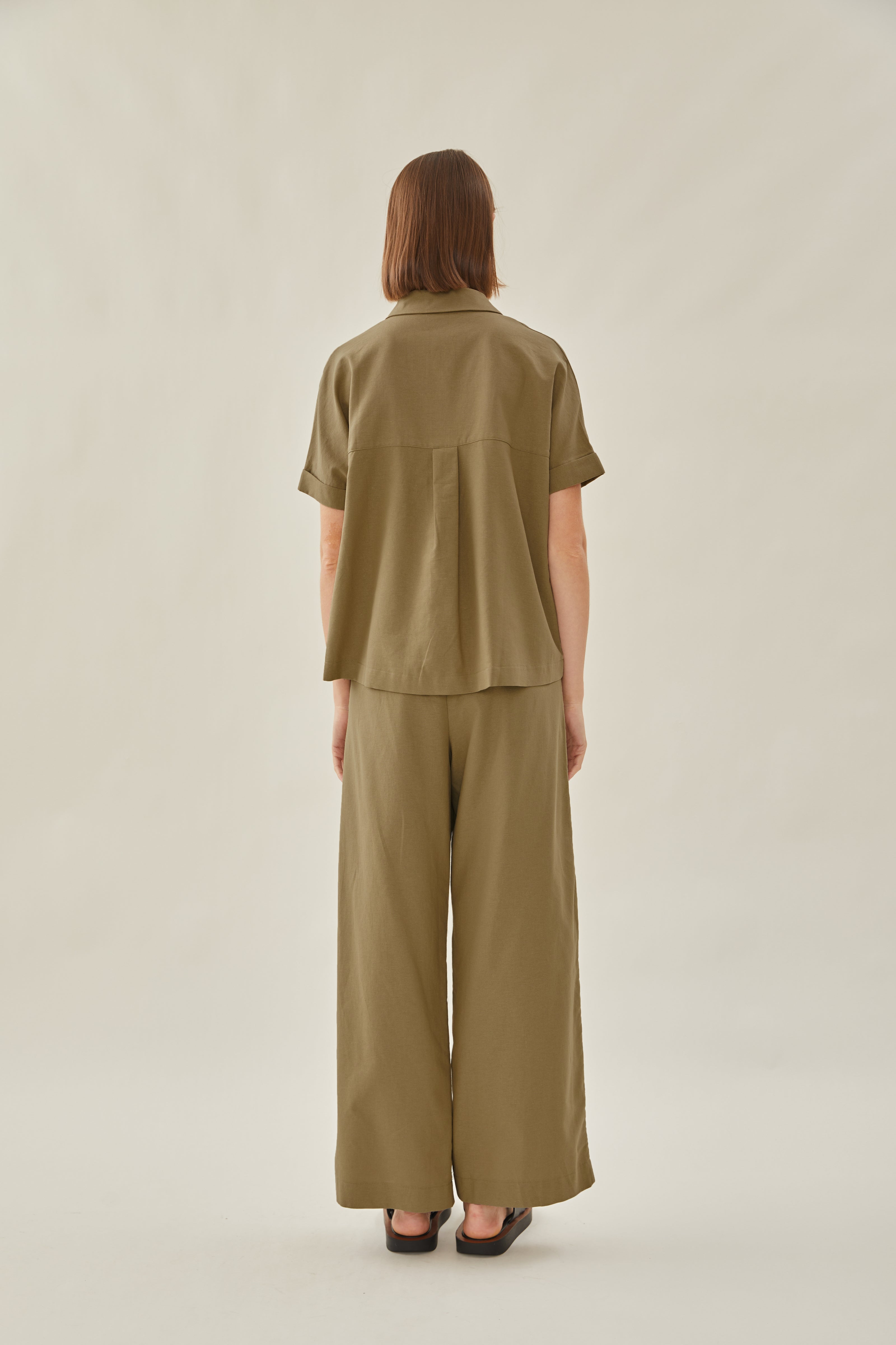 Cotton Short Sleeved Shirt in Moss