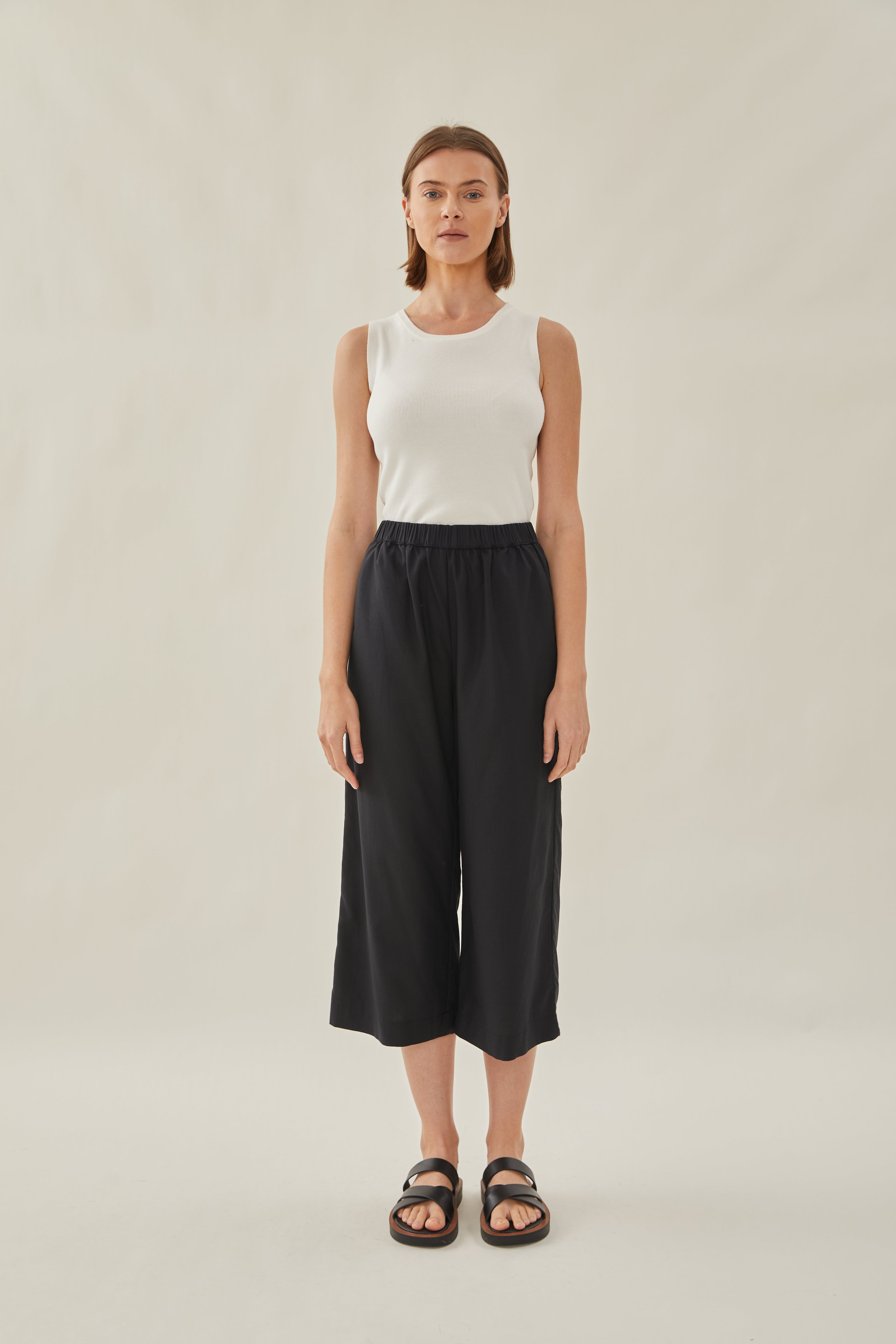 Cropped Relaxed Waisted Trousers in Black