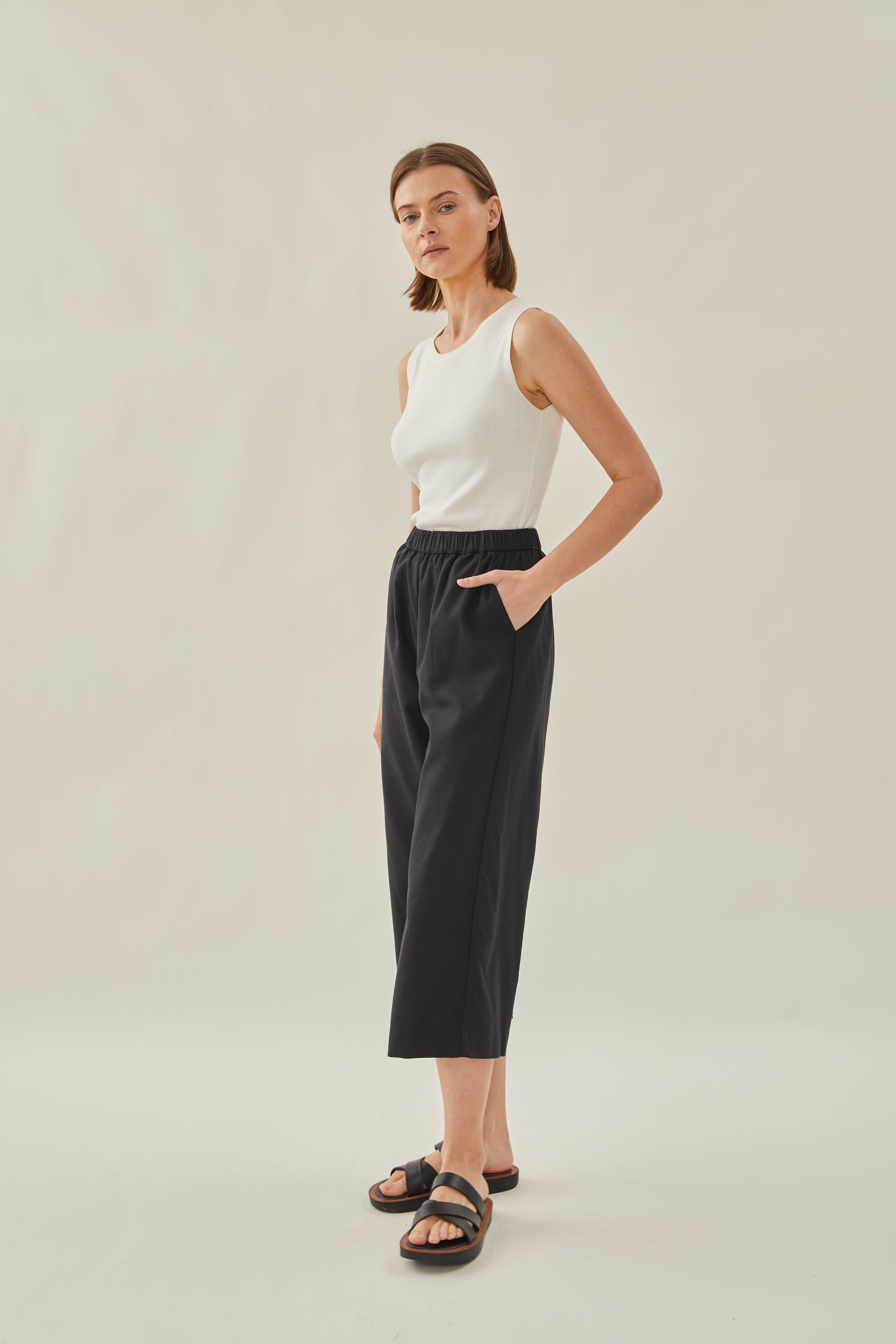 Cropped Relaxed Waisted Trousers in Black