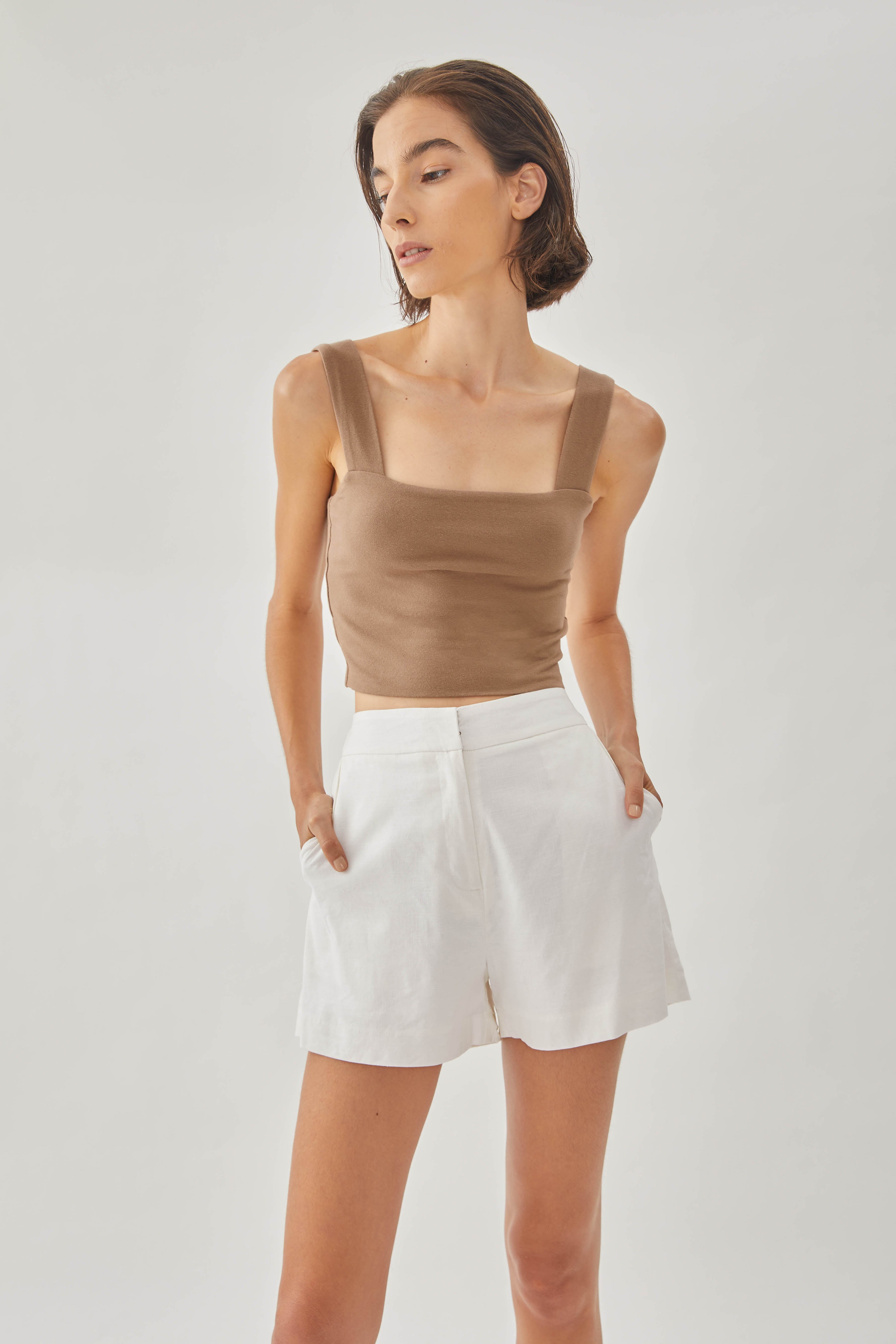 Linen High-waisted Shorts in White