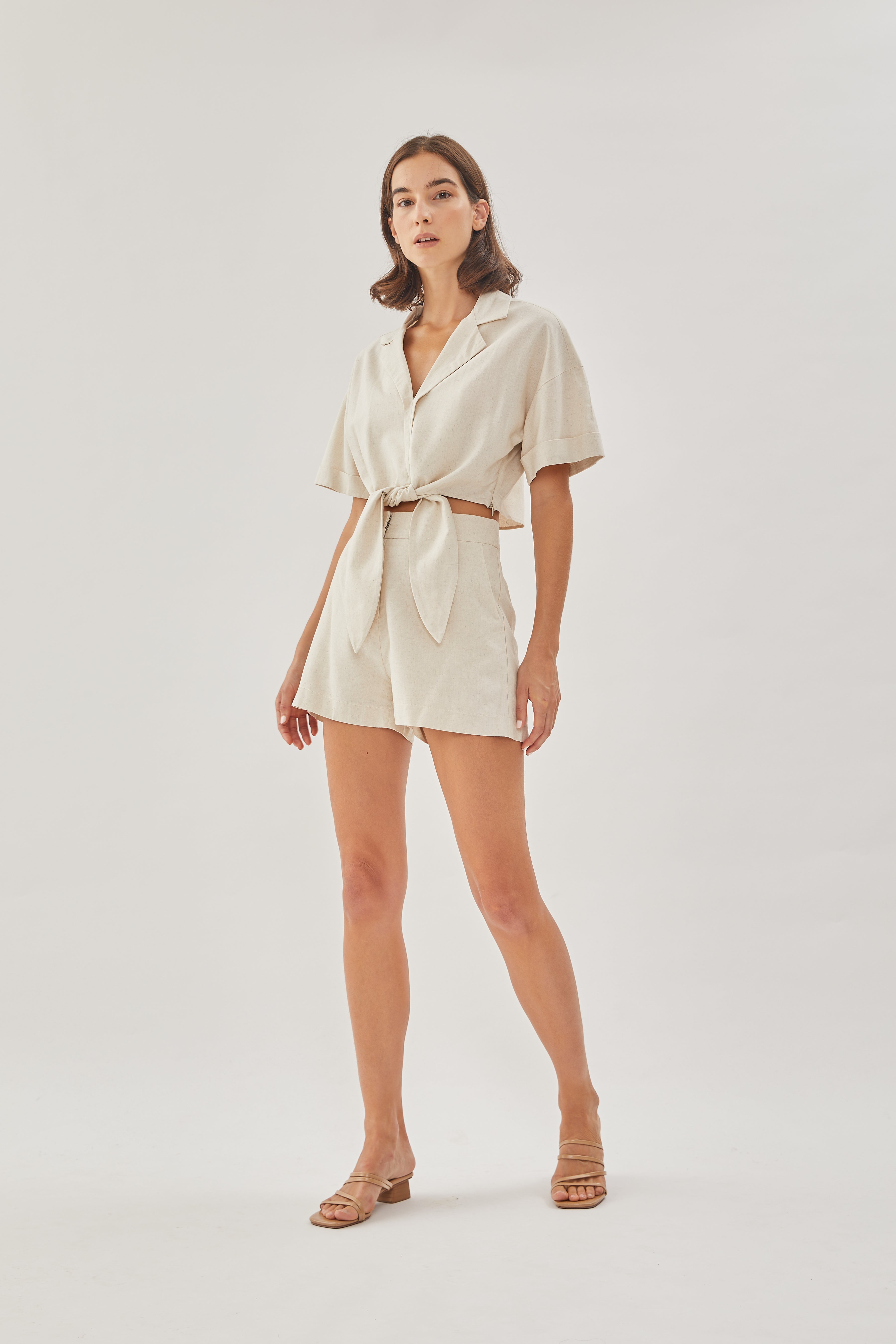 Linen Shorts in Natural