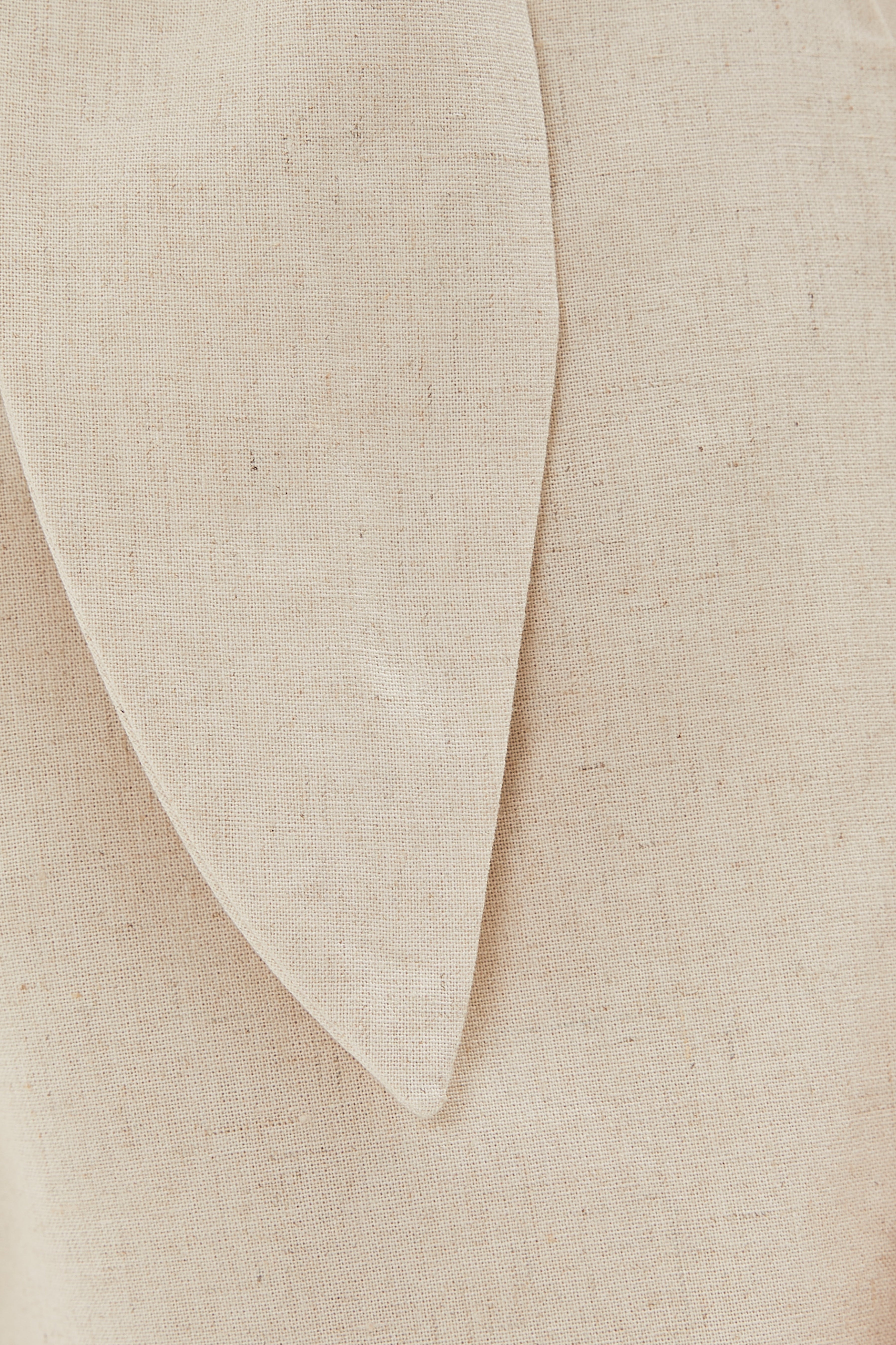 Linen Shorts in Natural
