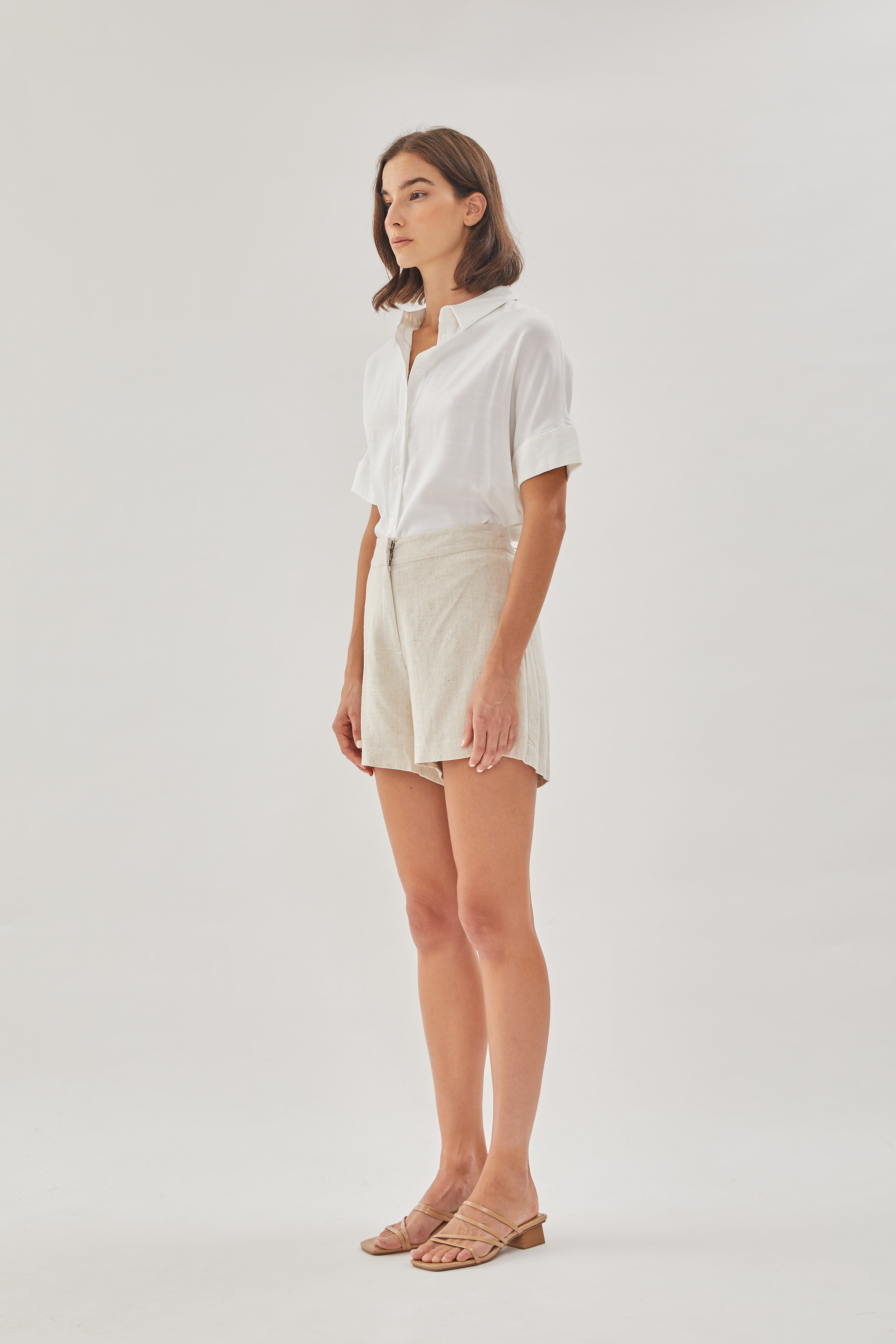 Linen Shorts in Oatmeal