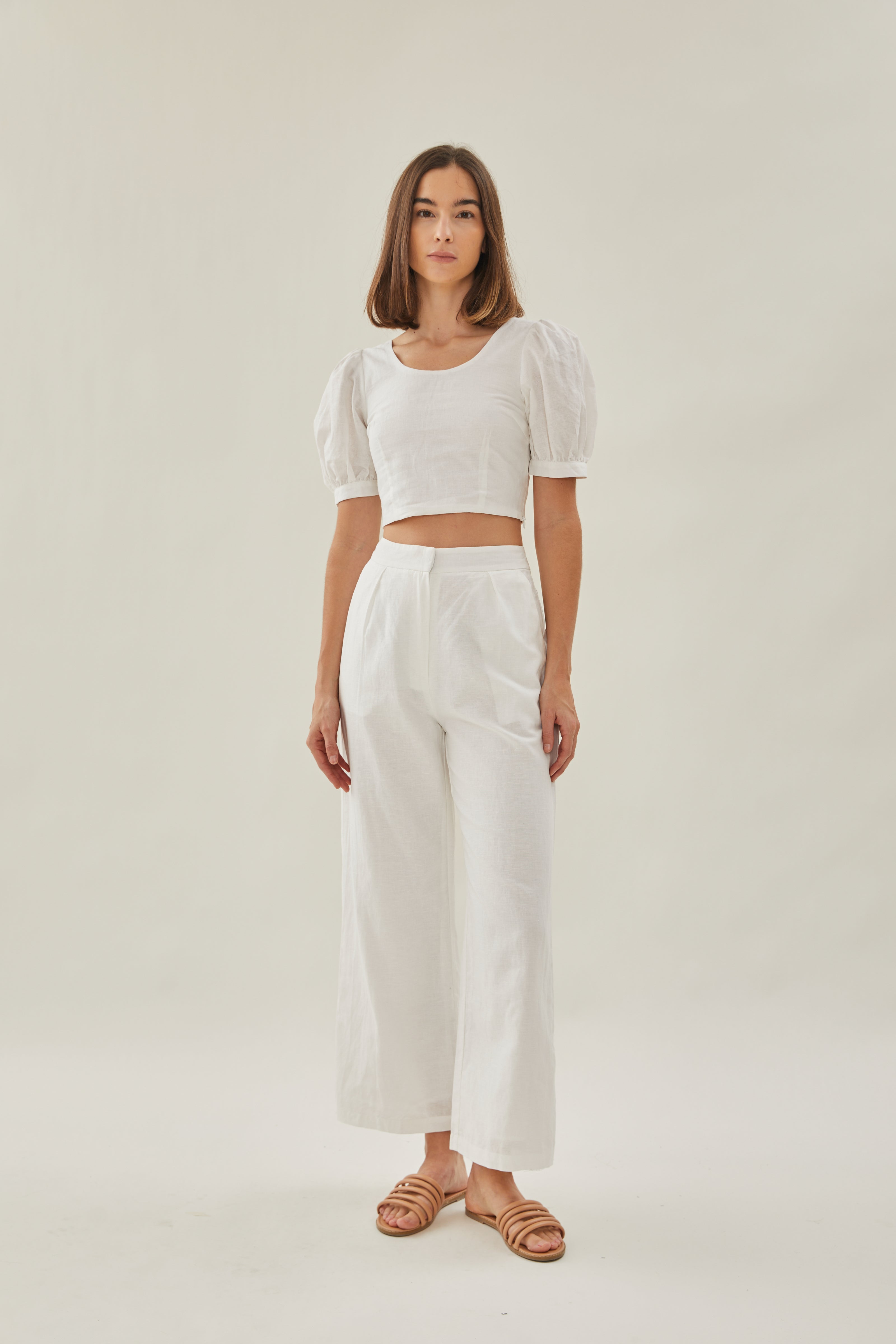 Cropped Puffed Sleeved Top in White