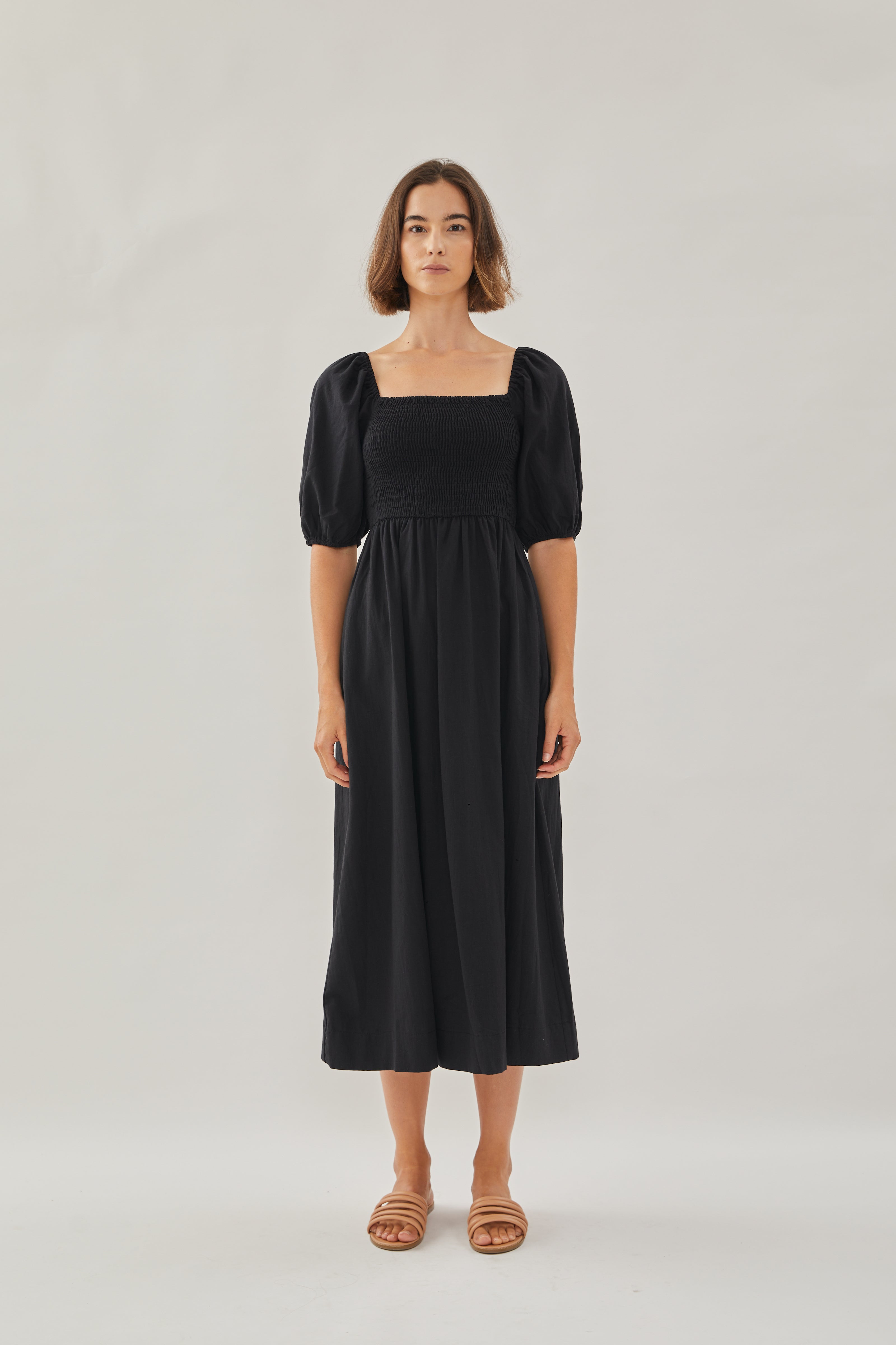 Puffed Sleeved Shirred Midi Dress in Black