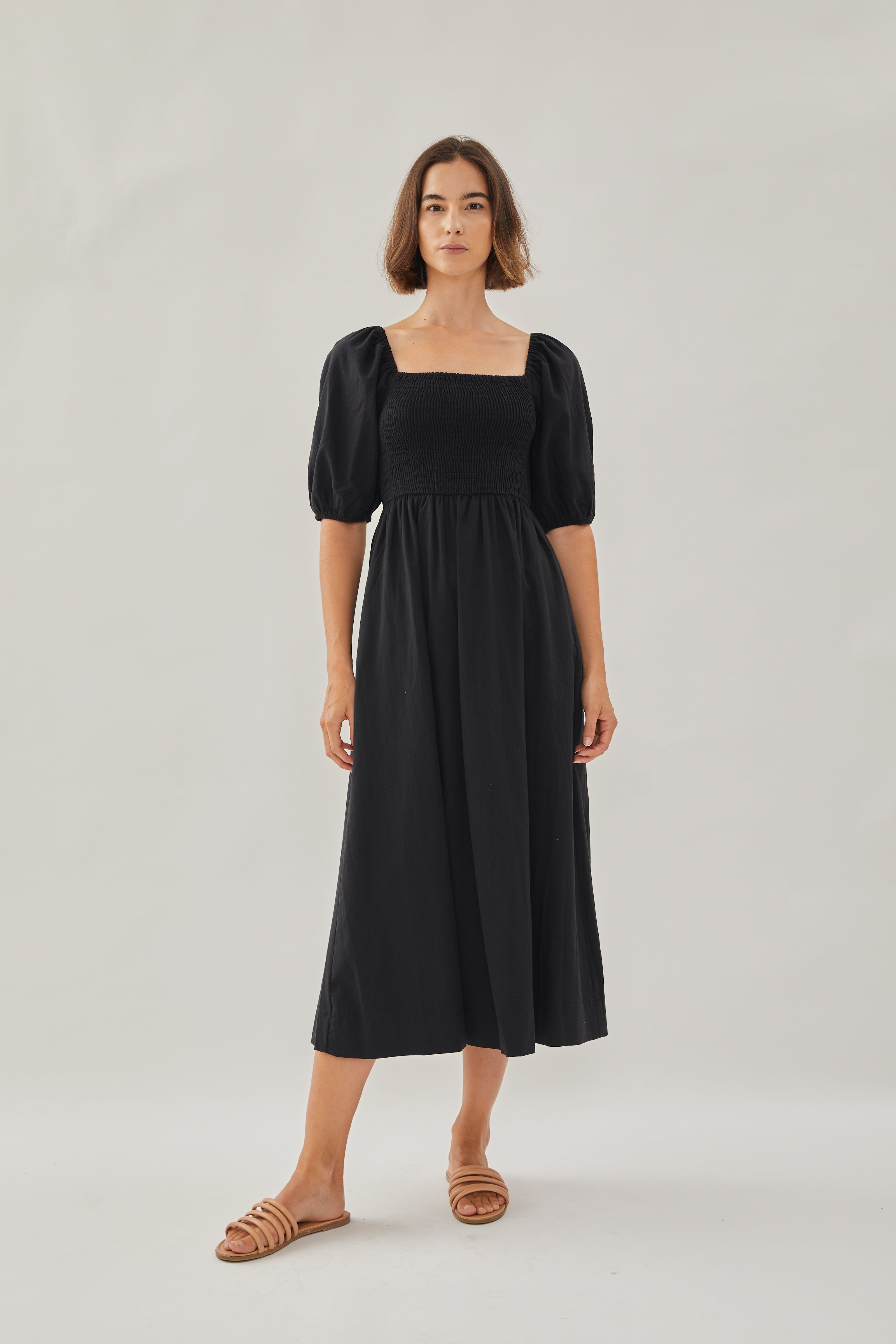 Puffed Sleeved Shirred Midi Dress in Black