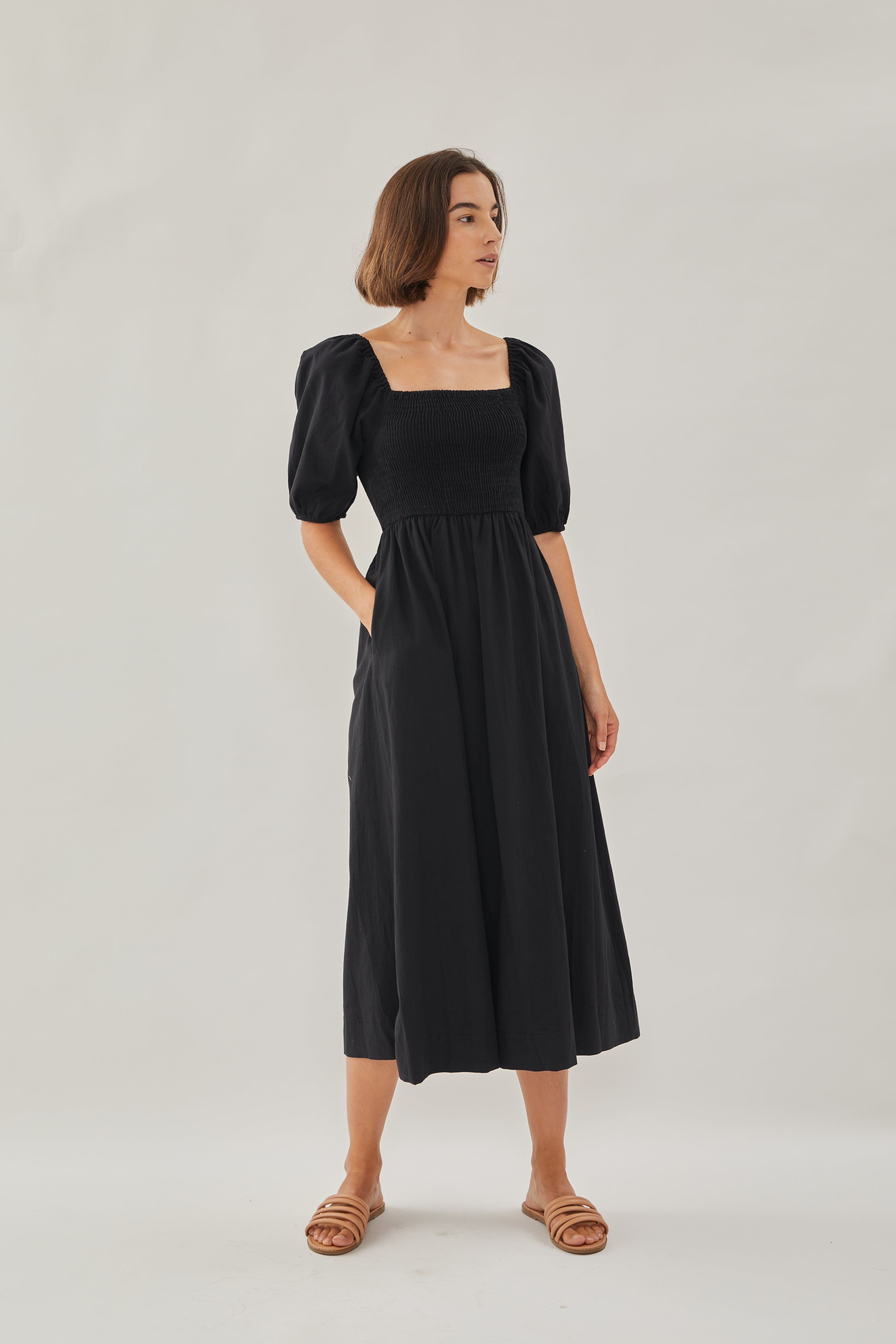 Puffed Sleeved Shirred Midi Dress in Black