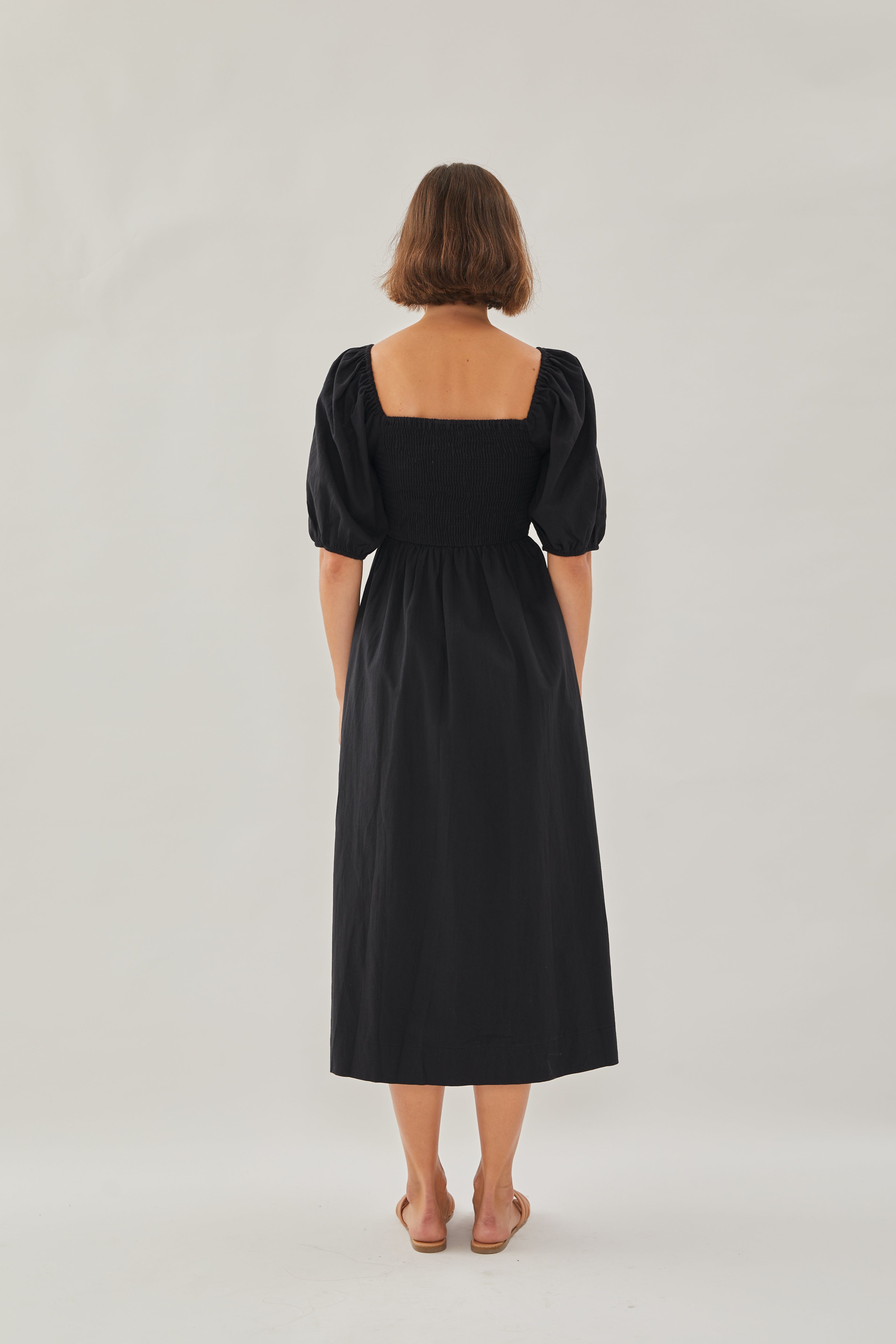 Puffed Sleeved Shirred Midi Dress in Black