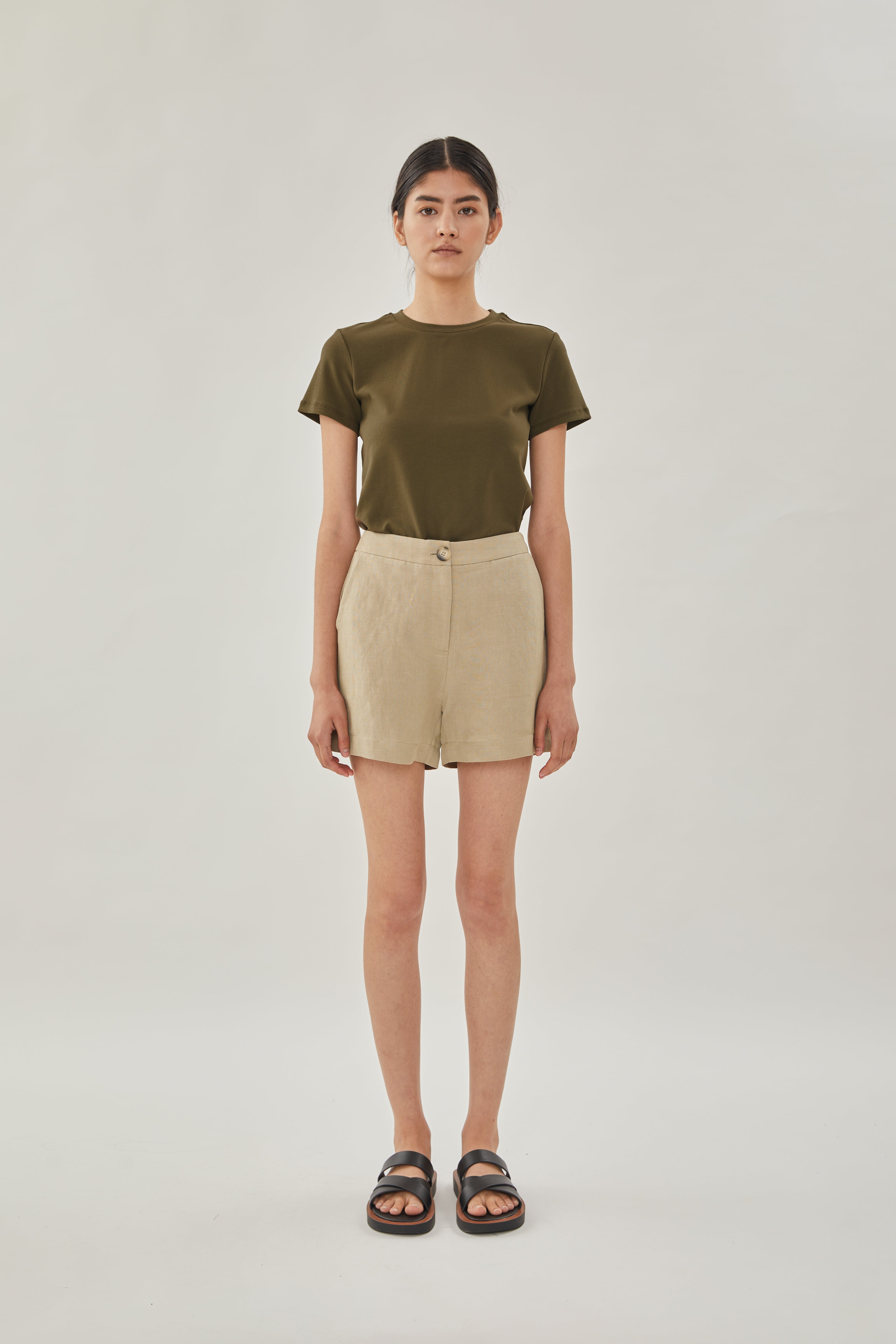 Relaxed Linen Shorts in Khaki