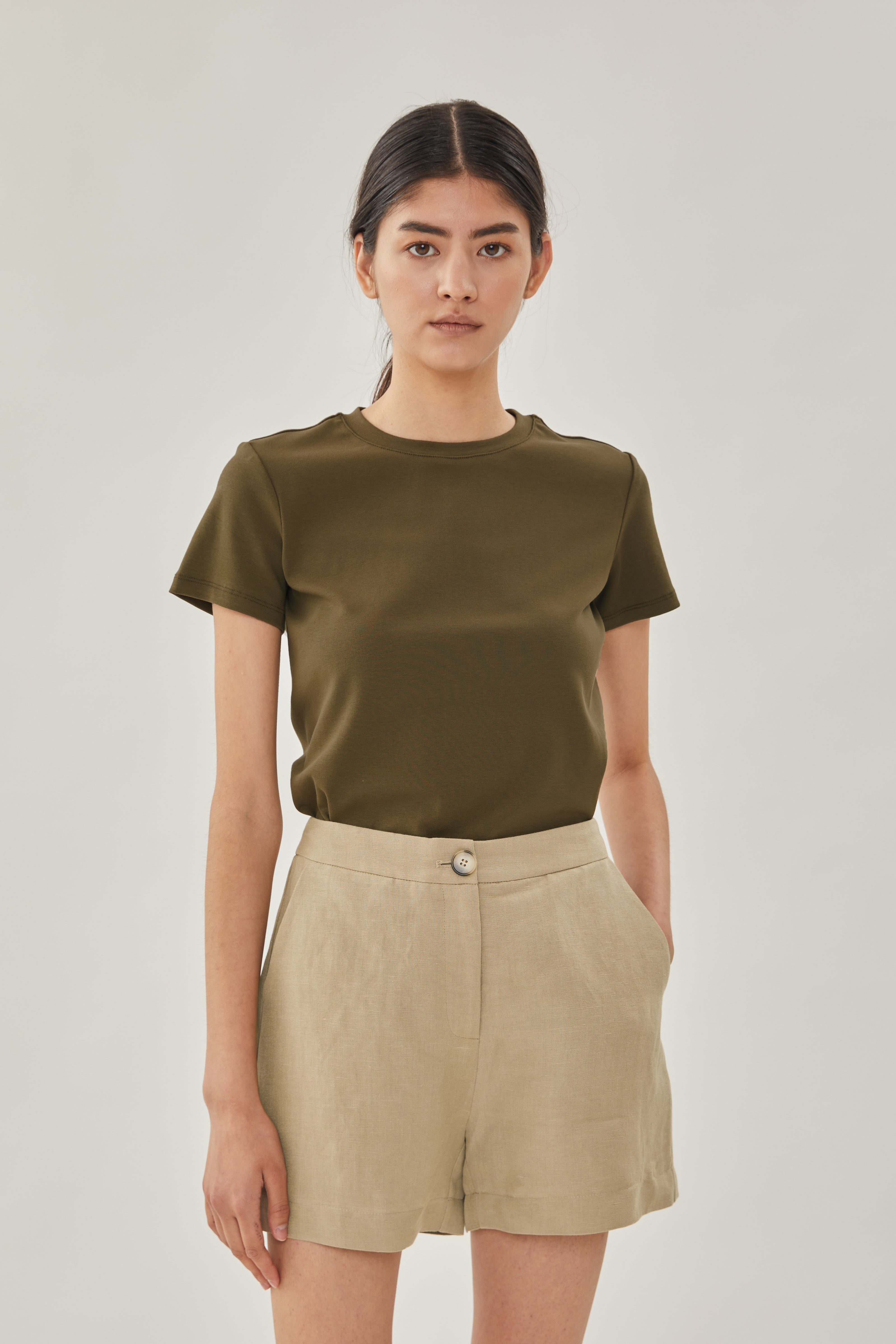 Relaxed Linen Shorts in Khaki