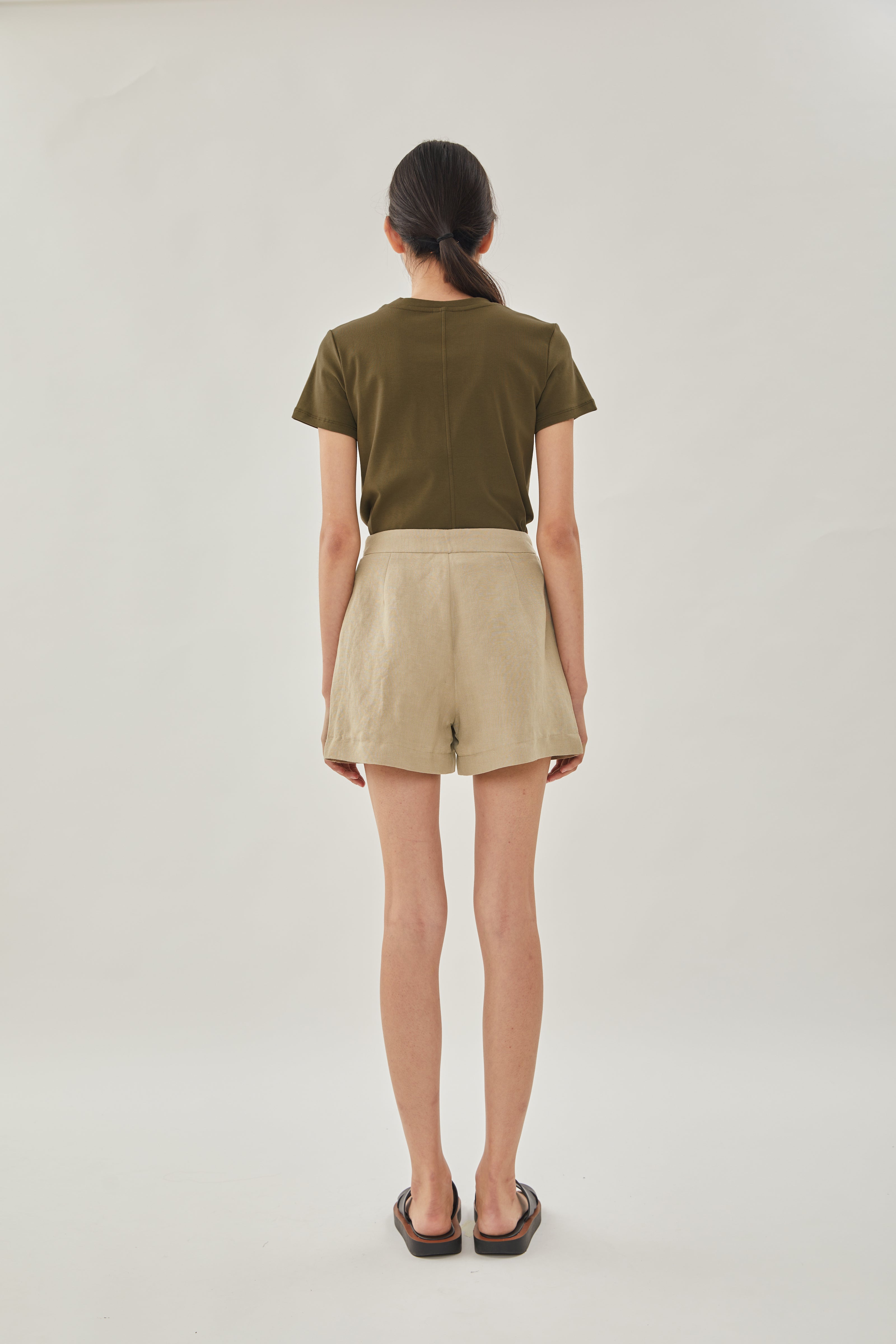 Relaxed Linen Shorts in Khaki