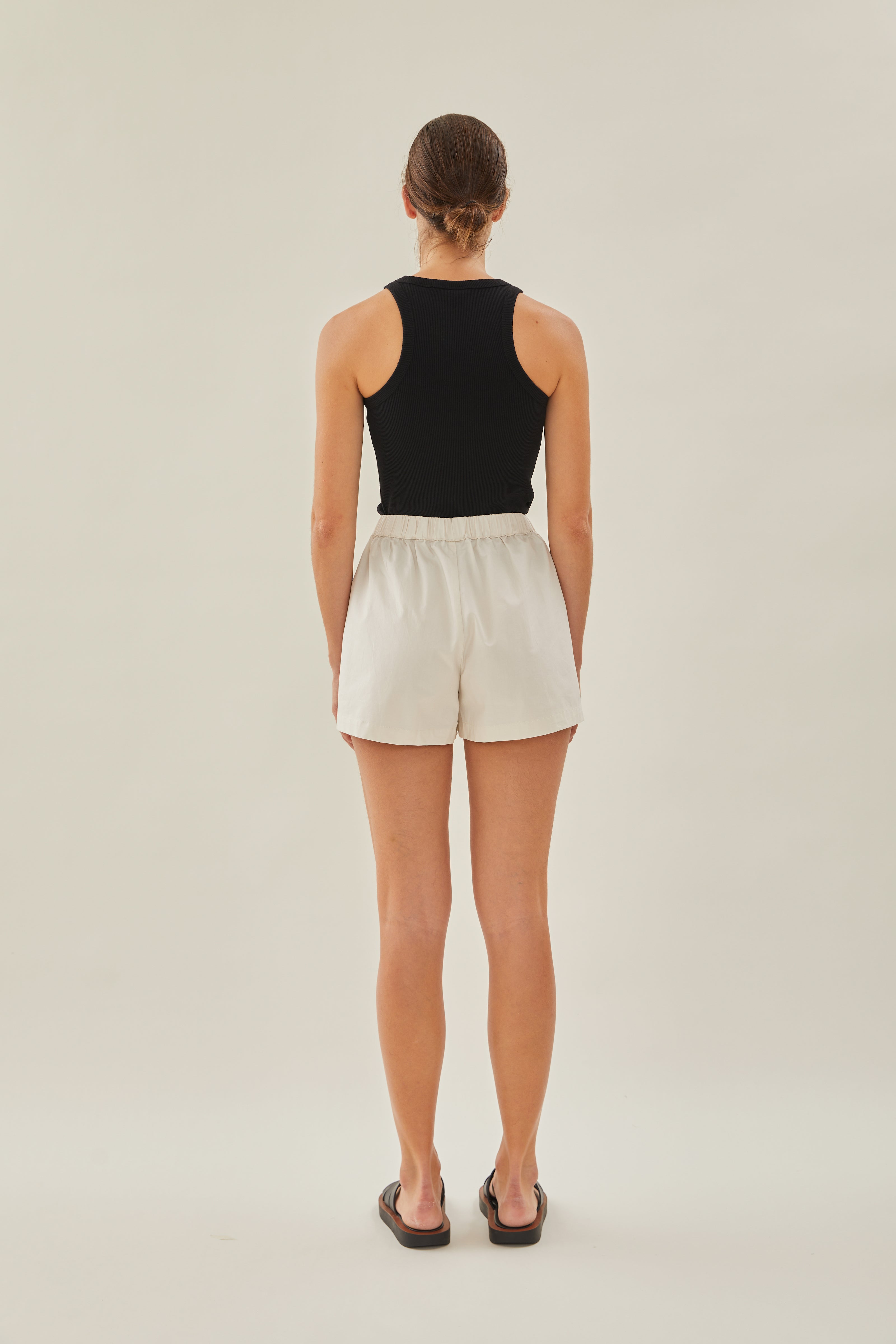 STUDIOS Relaxed Shorts in Chalk