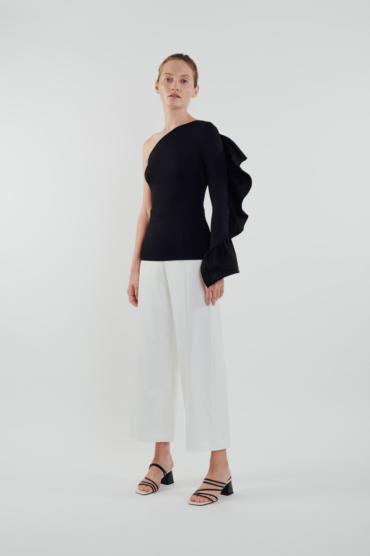Frilled Sleeve Toga in Black