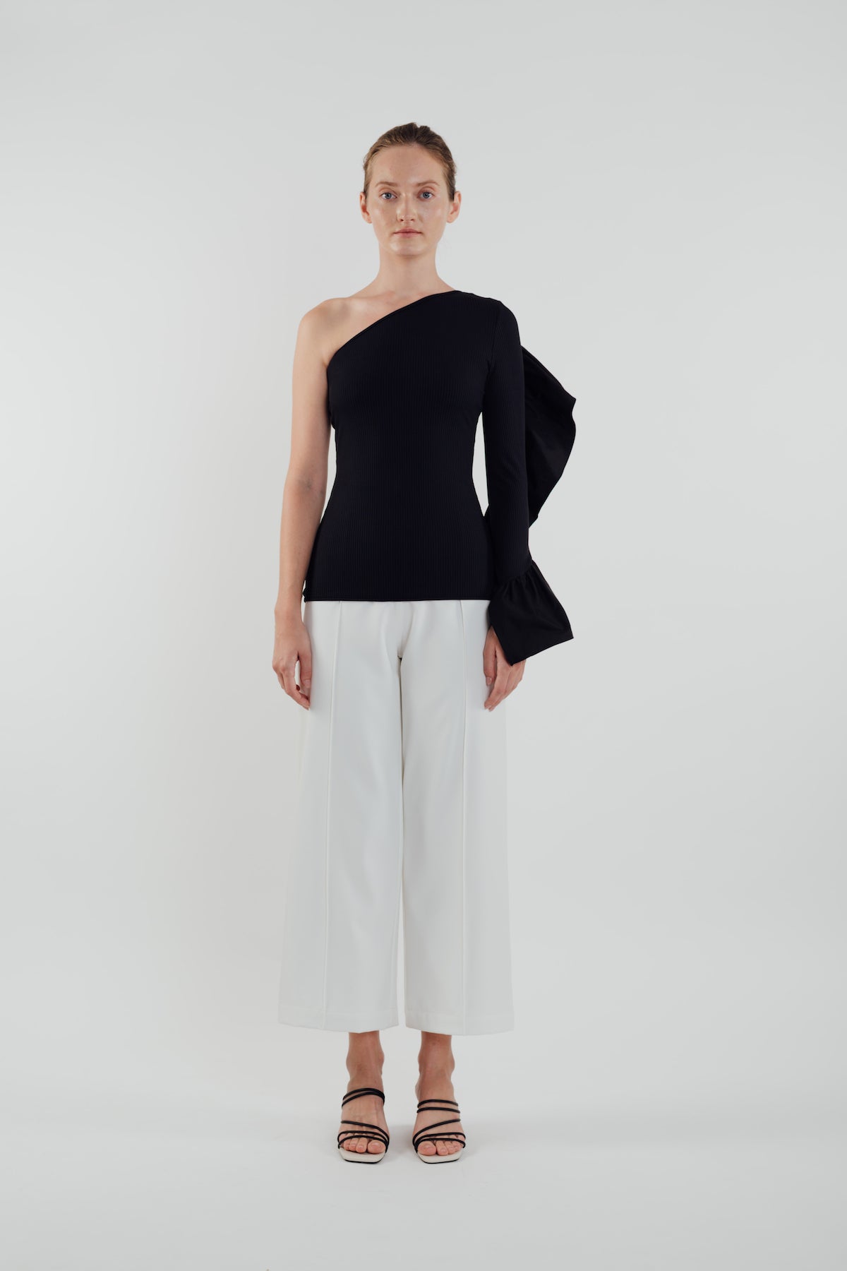 Frilled Sleeve Toga in Black