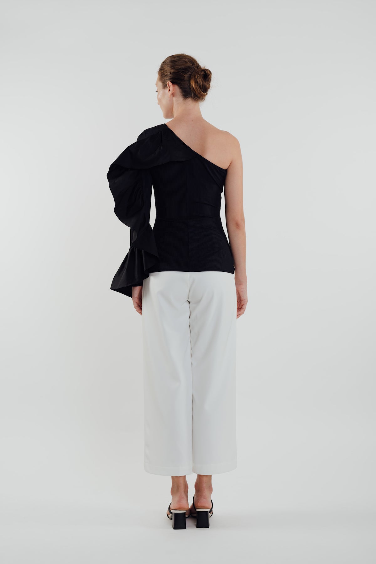 Frilled Sleeve Toga in Black