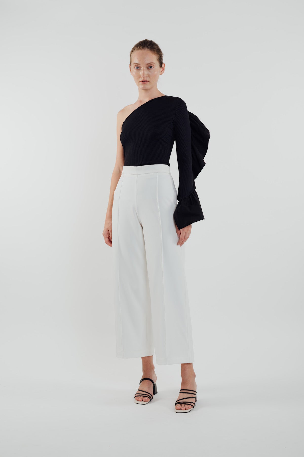 Frilled Sleeve Toga in Black