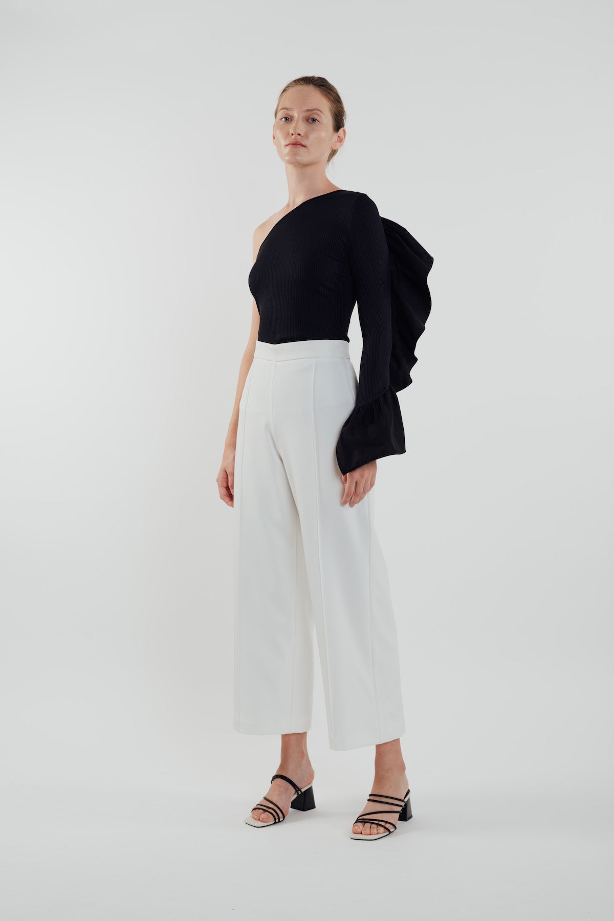 Frilled Sleeve Toga in Black