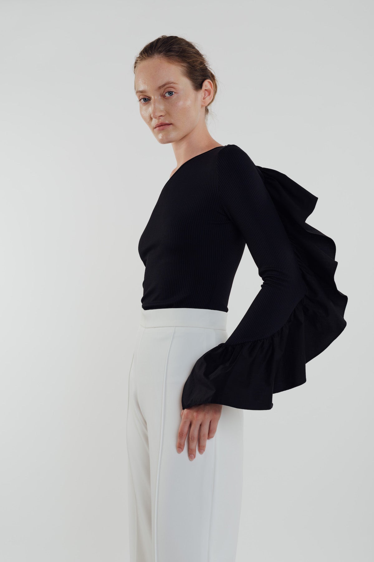Frilled Sleeve Toga in Black