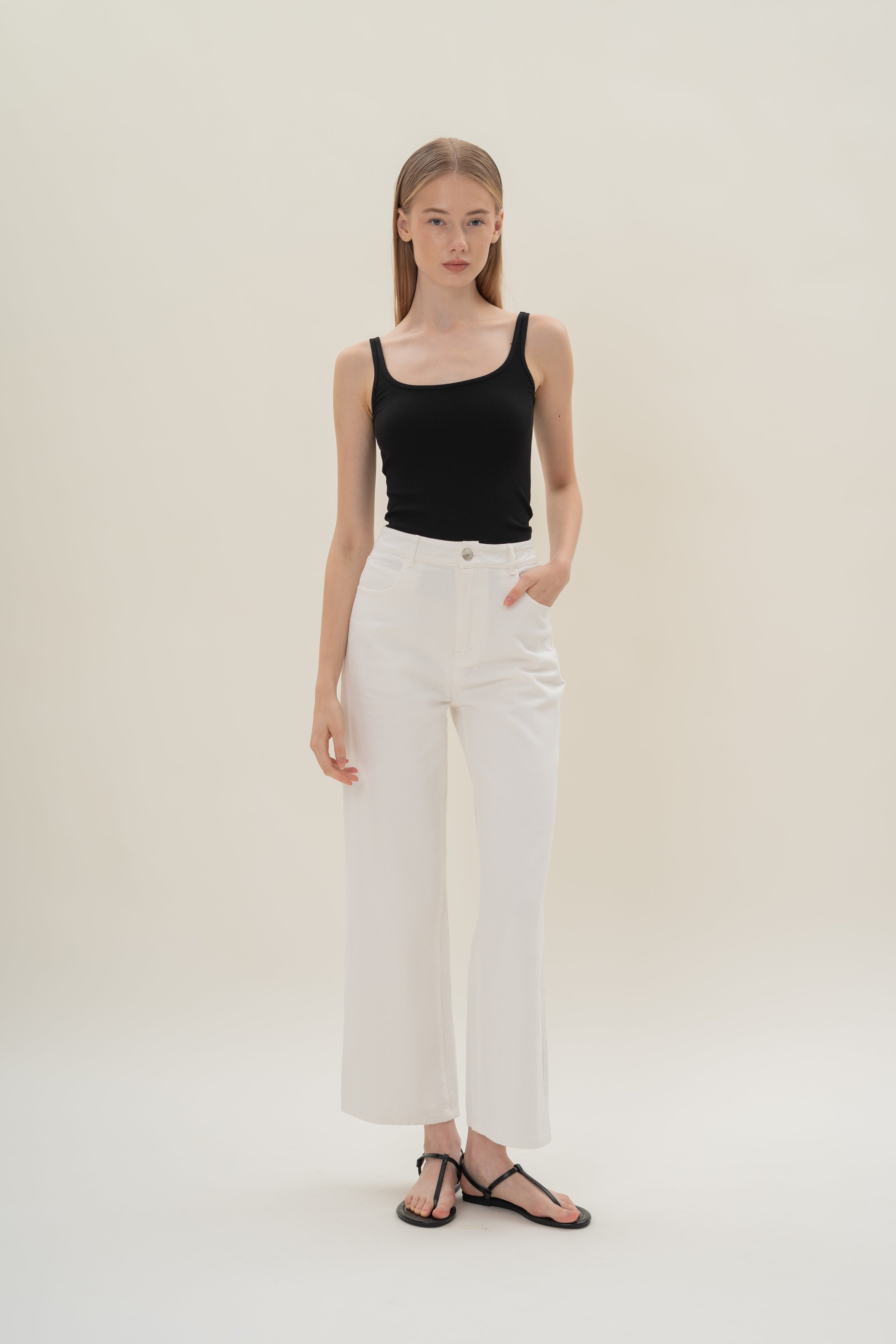 Studios Classic Straight Cut Jeans in White