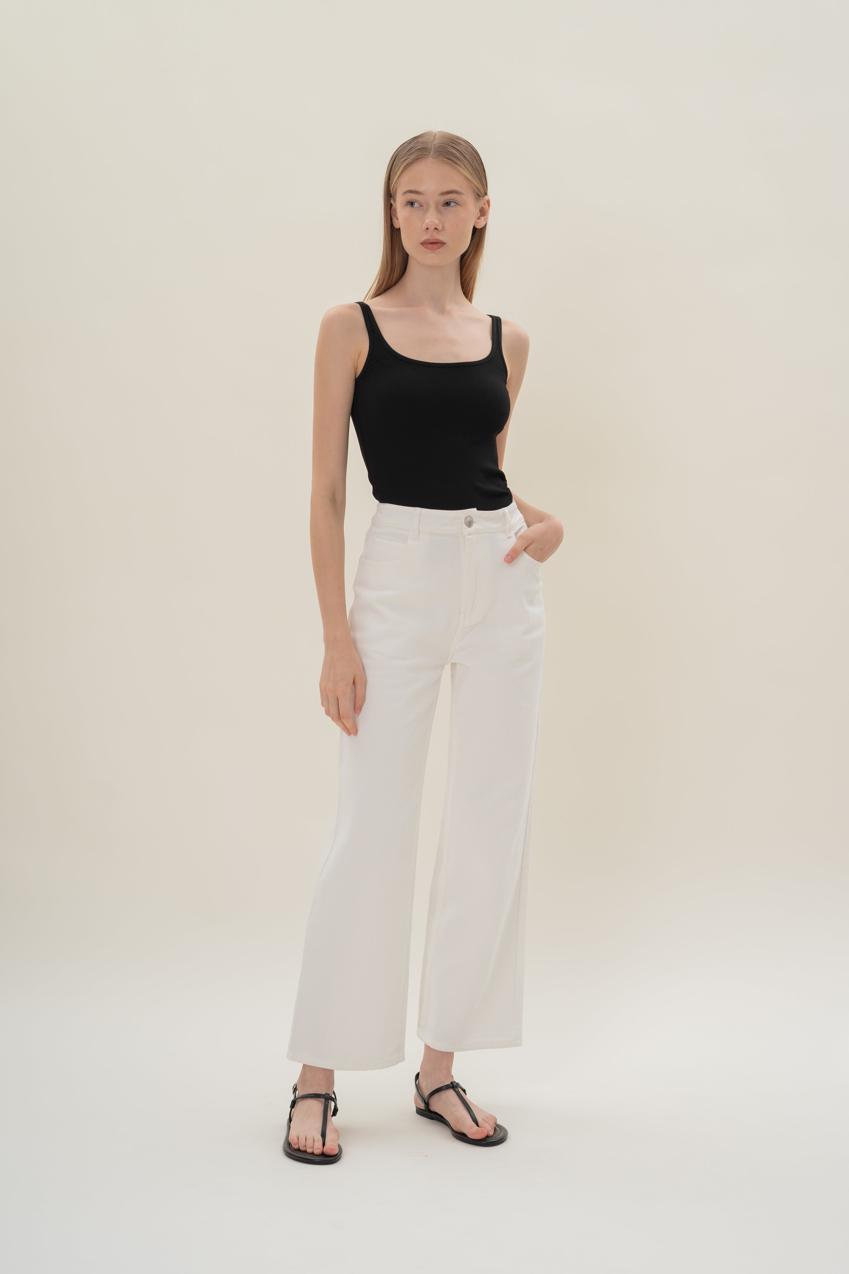 Studios Classic Straight Cut Jeans in White