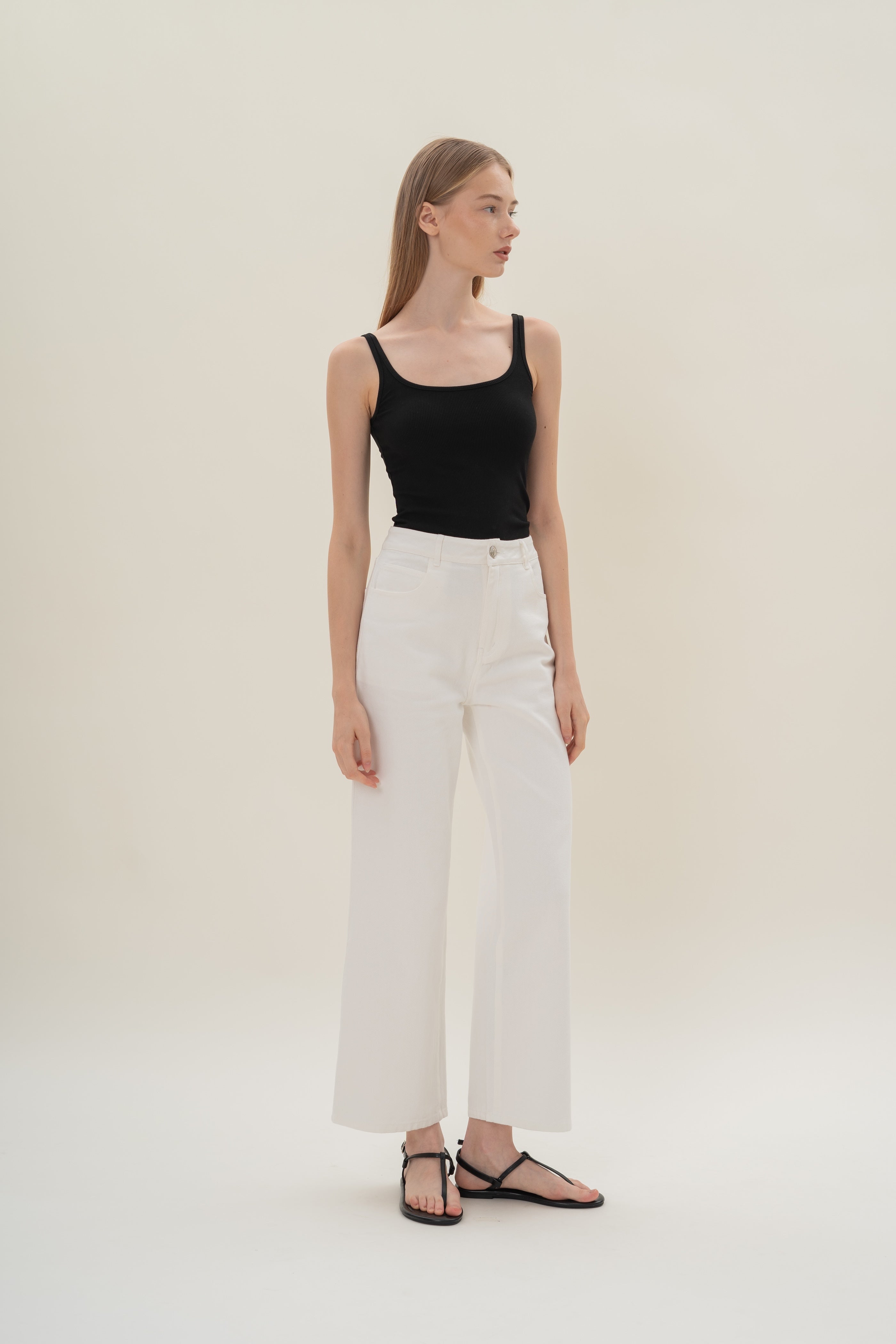 Studios Classic Straight Cut Jeans in White