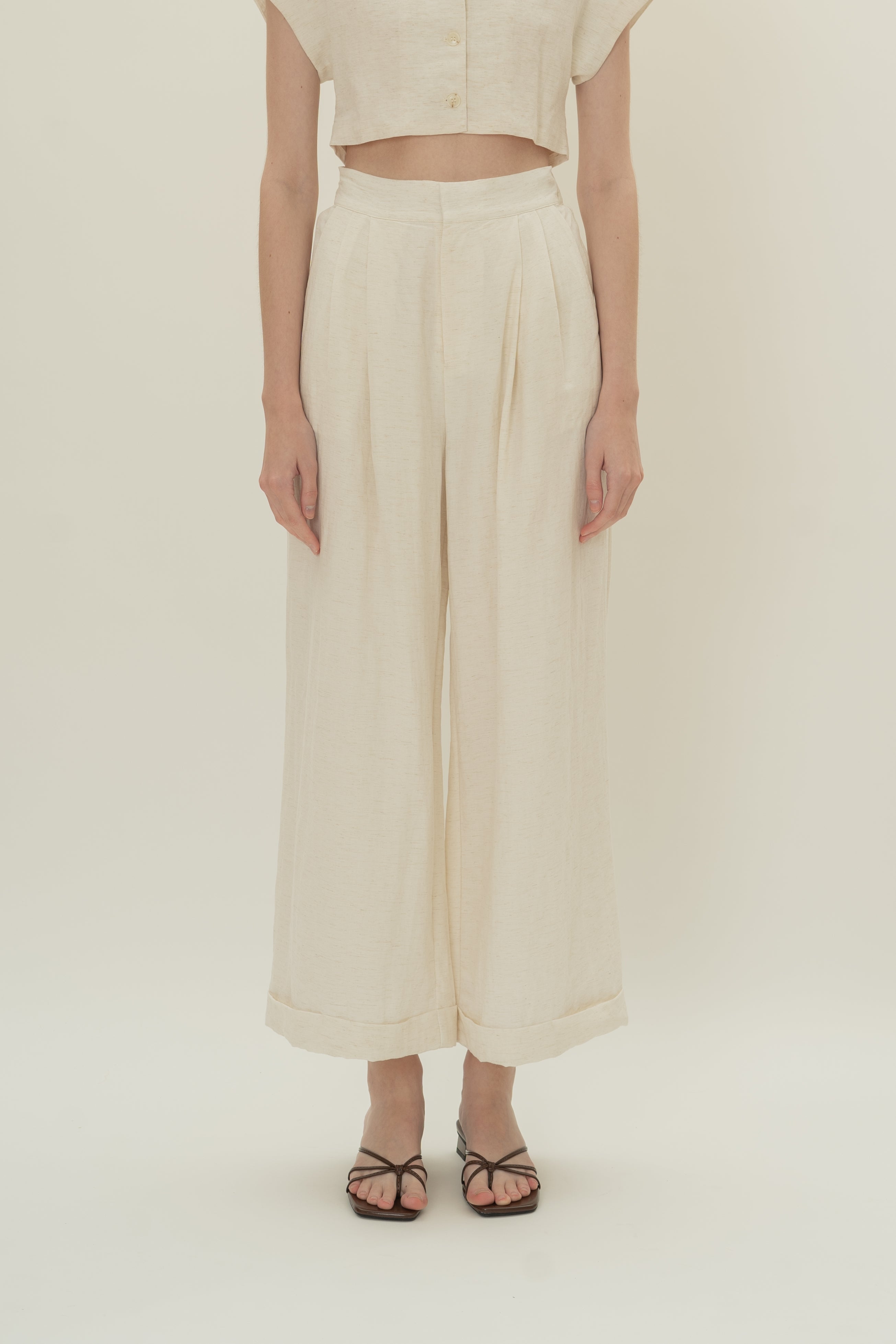 Wide-Leg Pleated Pants in White