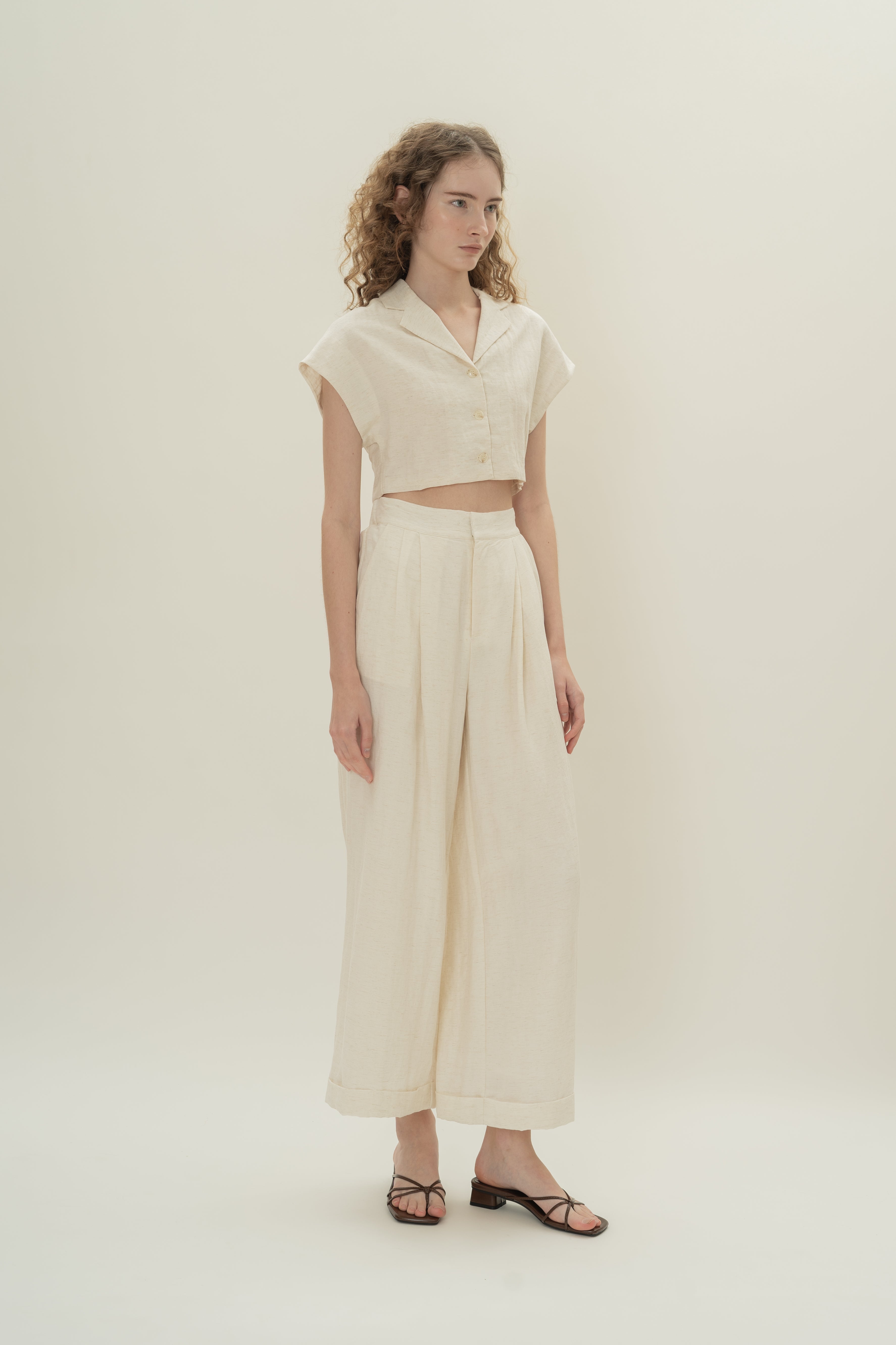 Wide-Leg Pleated Pants in White