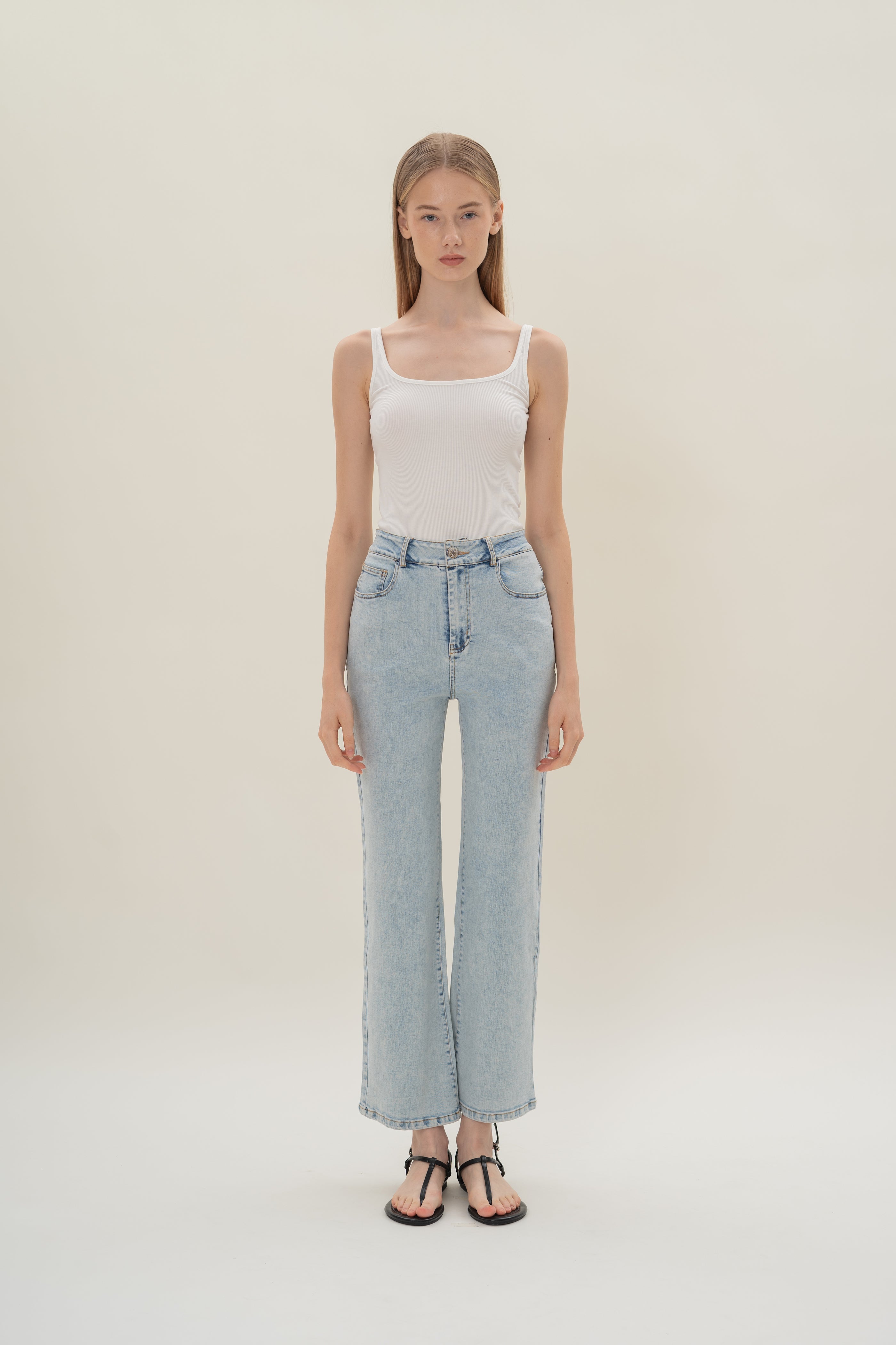 Studios Classic Straight Cut Stretch Jeans in Light Wash