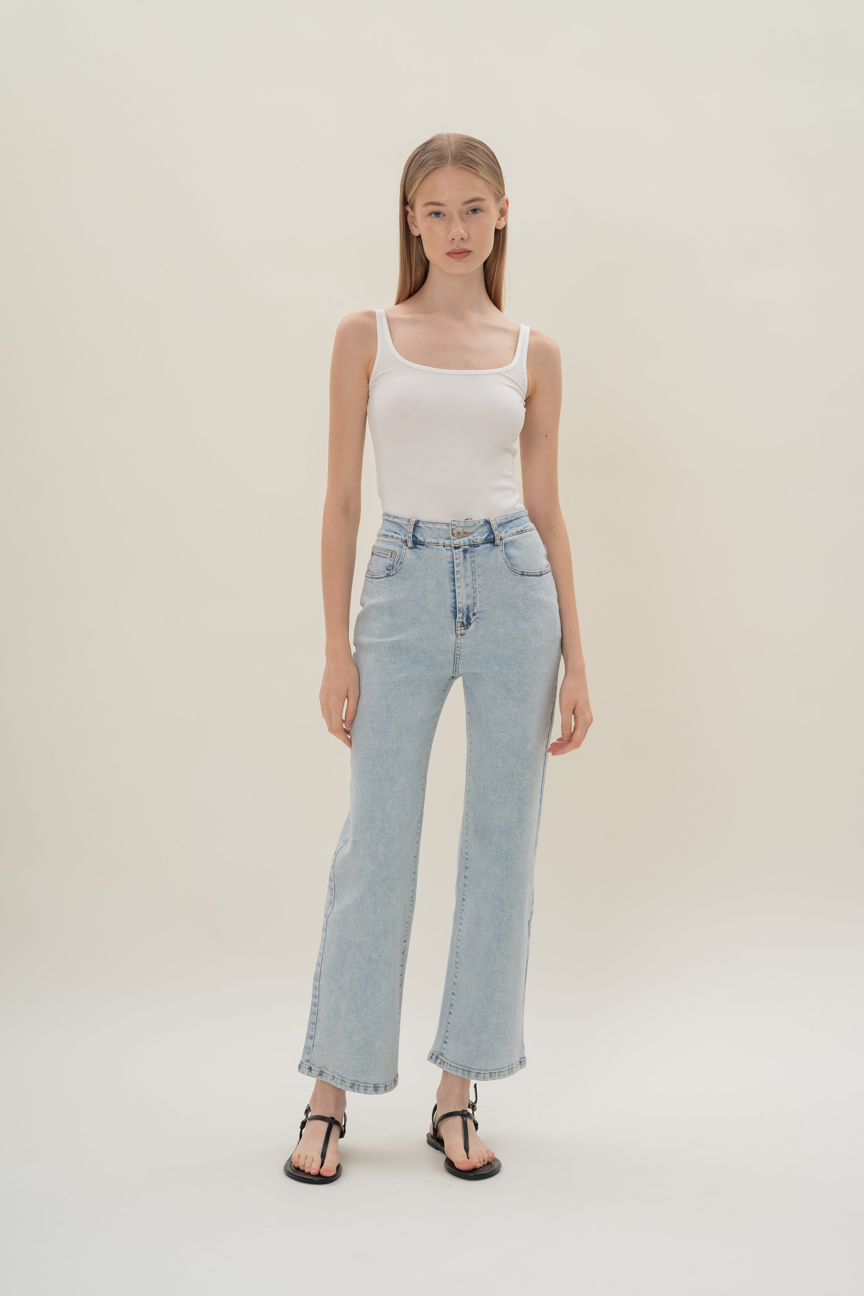 Studios Classic Straight Cut Stretch Jeans in Light Wash