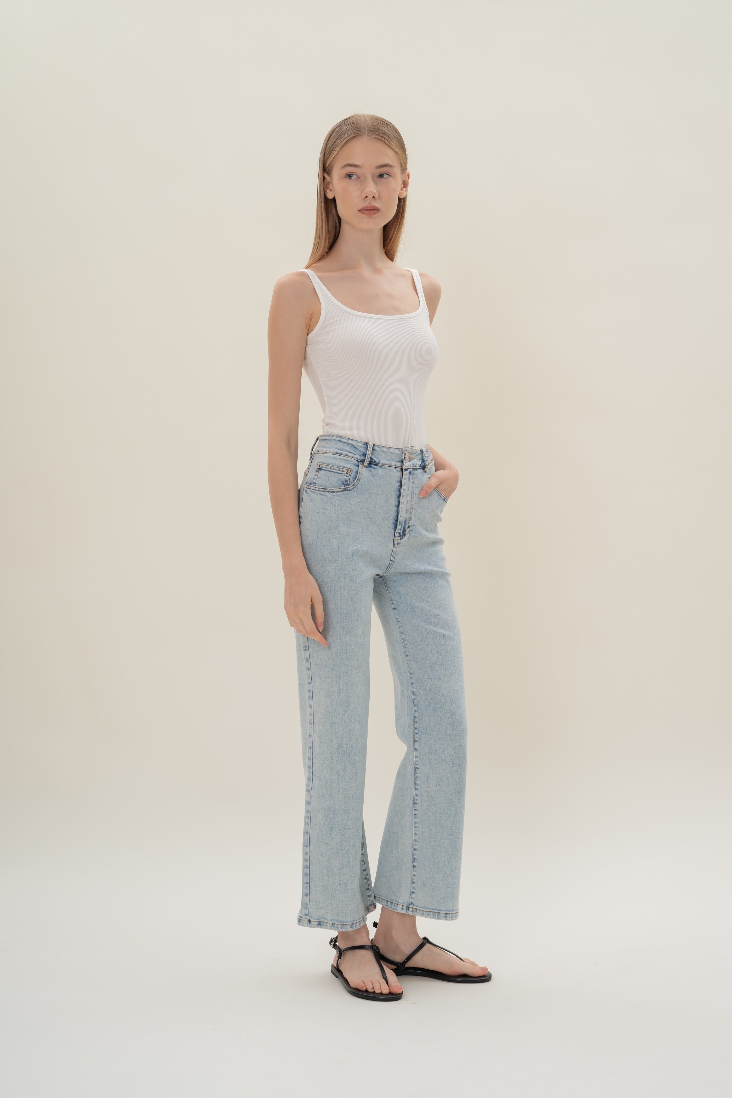 Studios Classic Straight Cut Stretch Jeans in Light Wash