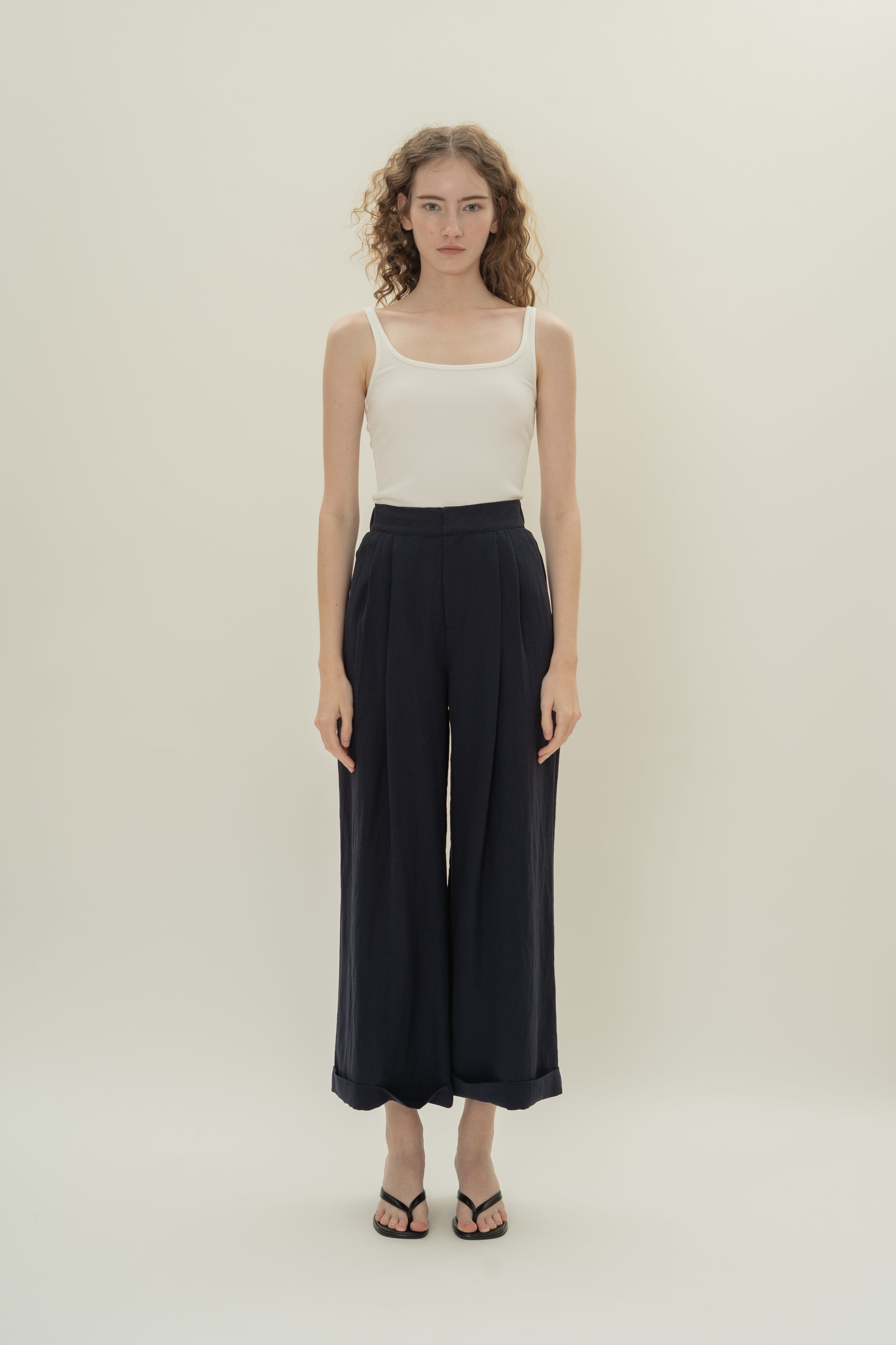 Wide-Leg Pleated Pants in Dark Navy