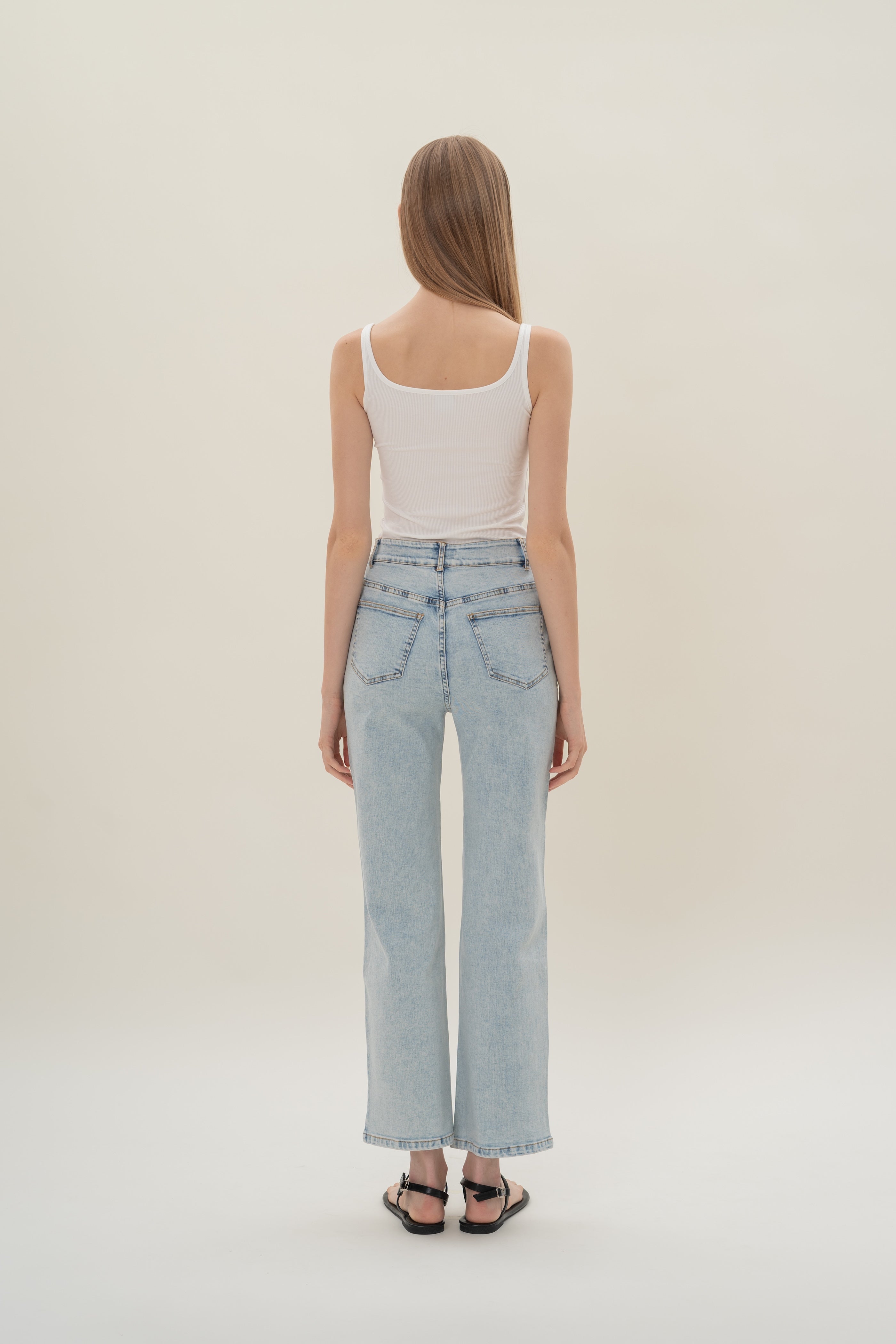 Studios Classic Straight Cut Stretch Jeans in Light Wash