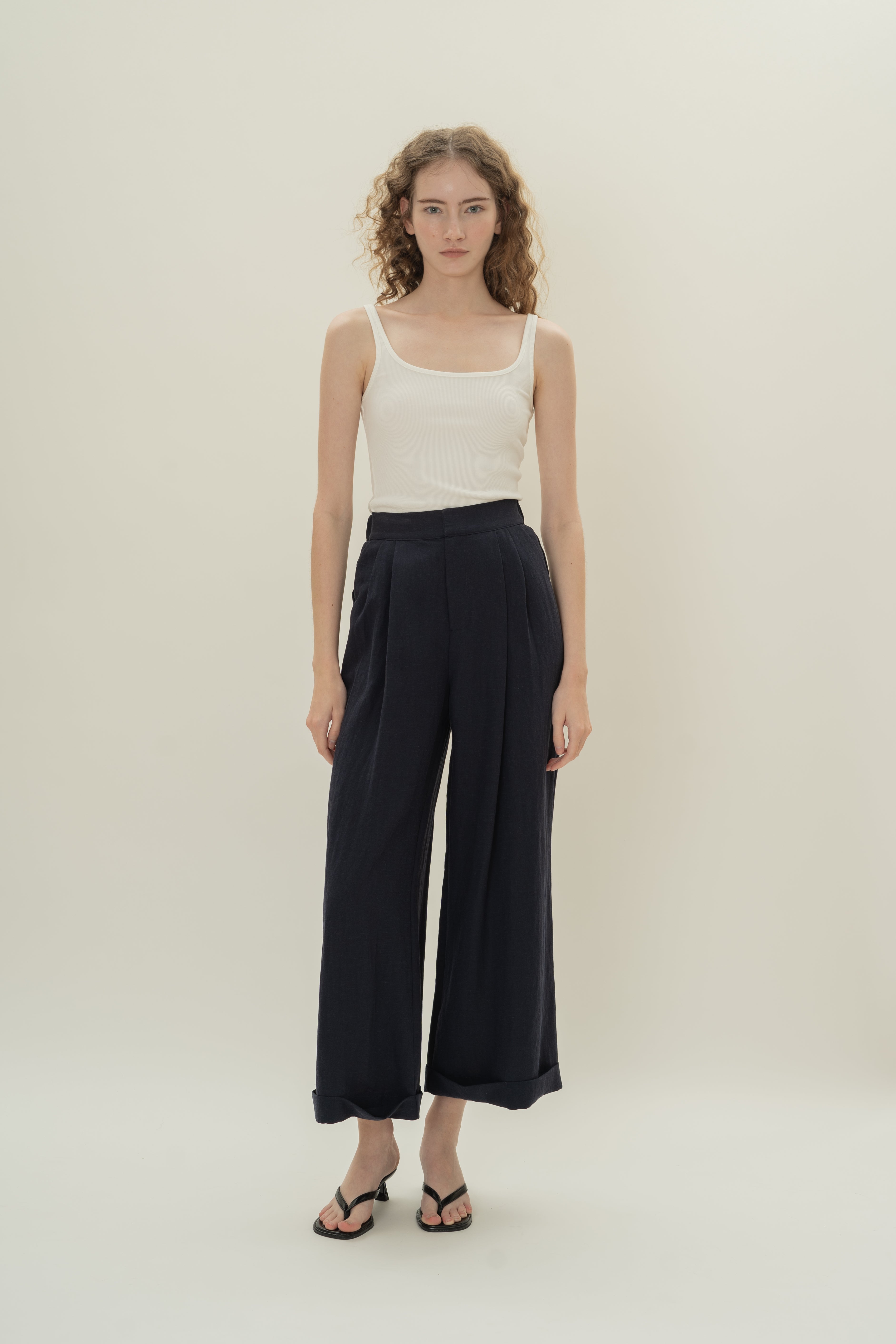 Wide-Leg Pleated Pants in Dark Navy