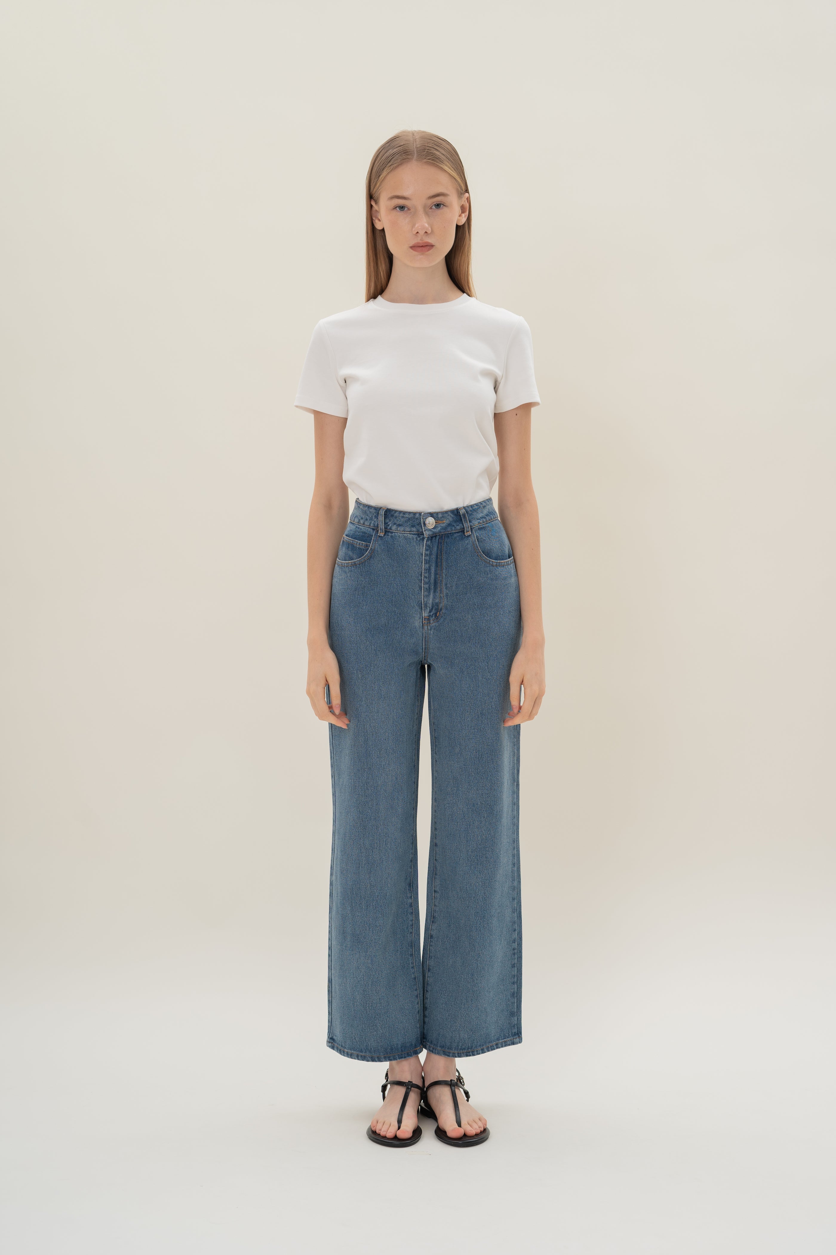 Studios Classic Straight Cut Jeans in Blue Wash