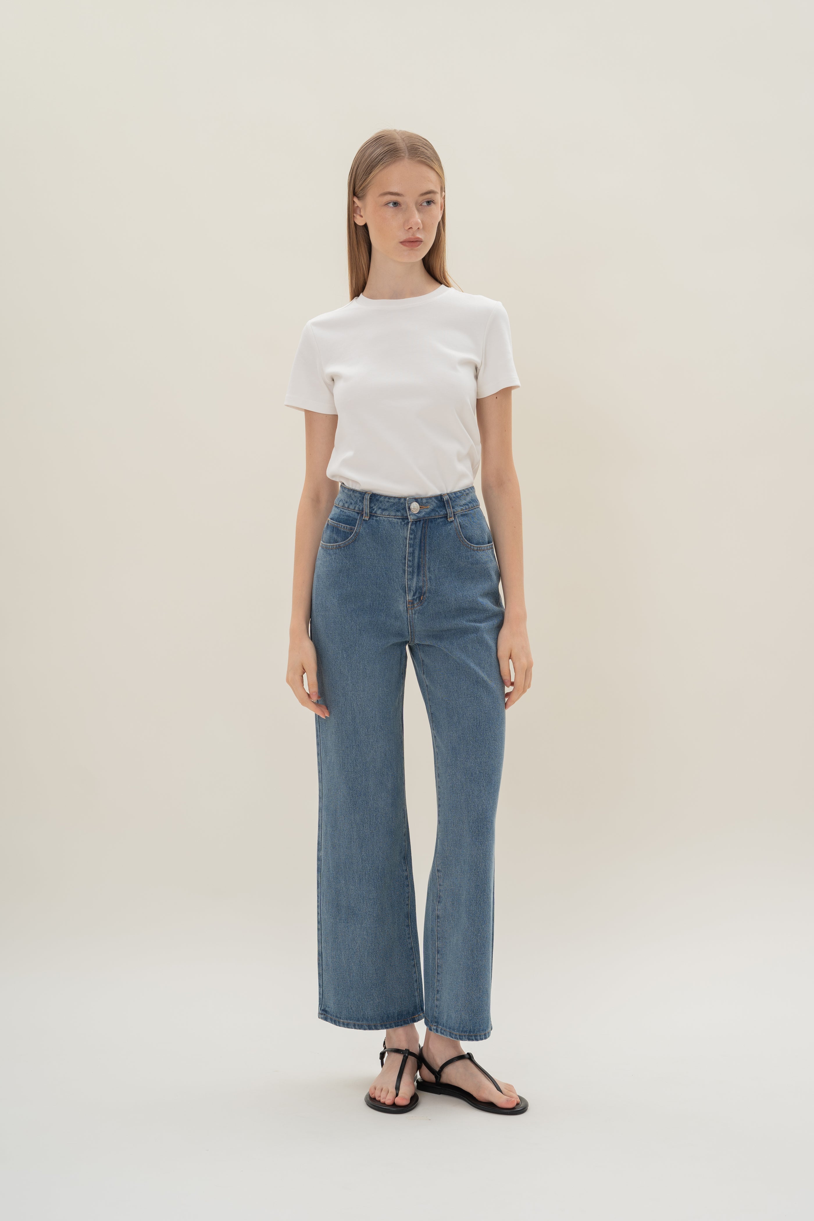 Studios Classic Straight Cut Jeans in Blue Wash